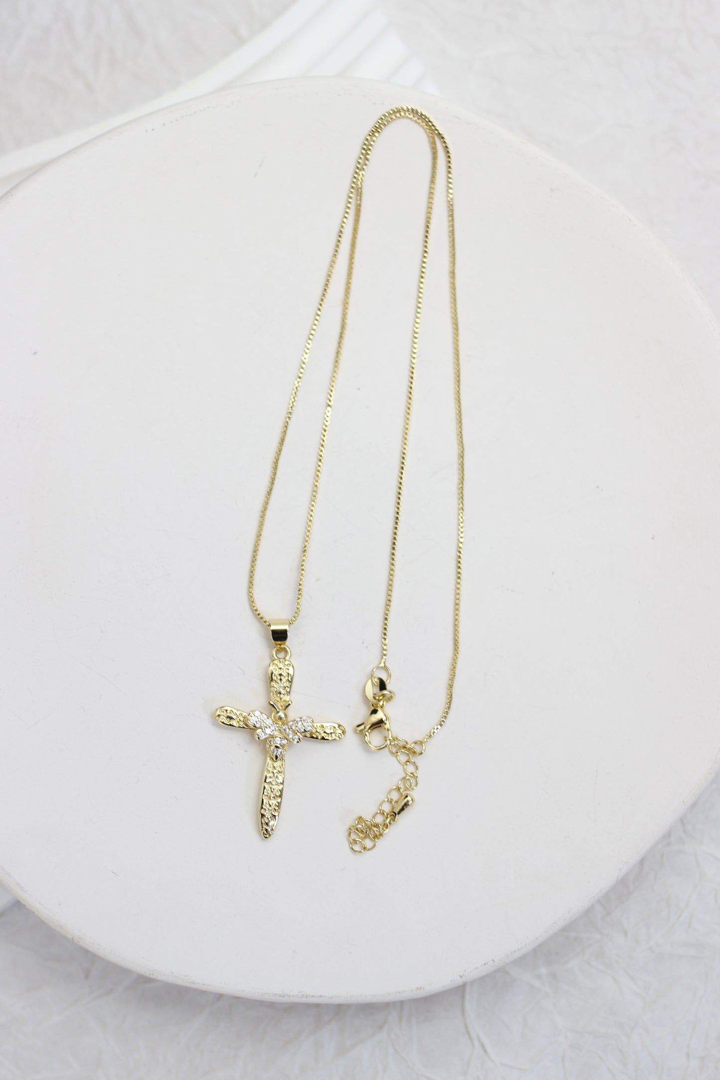 A2501QL77995 - Gold Cross Pendant Necklace with Crystal Embellishments