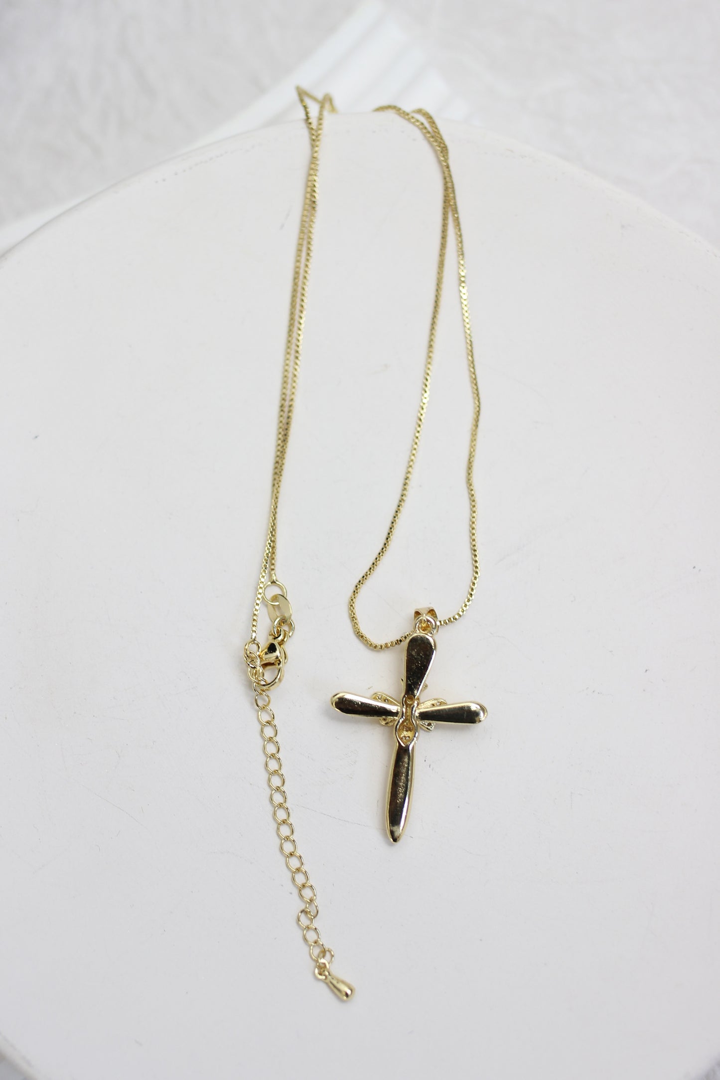 A2501QL77995 - Gold Cross Pendant Necklace with Crystal Embellishments