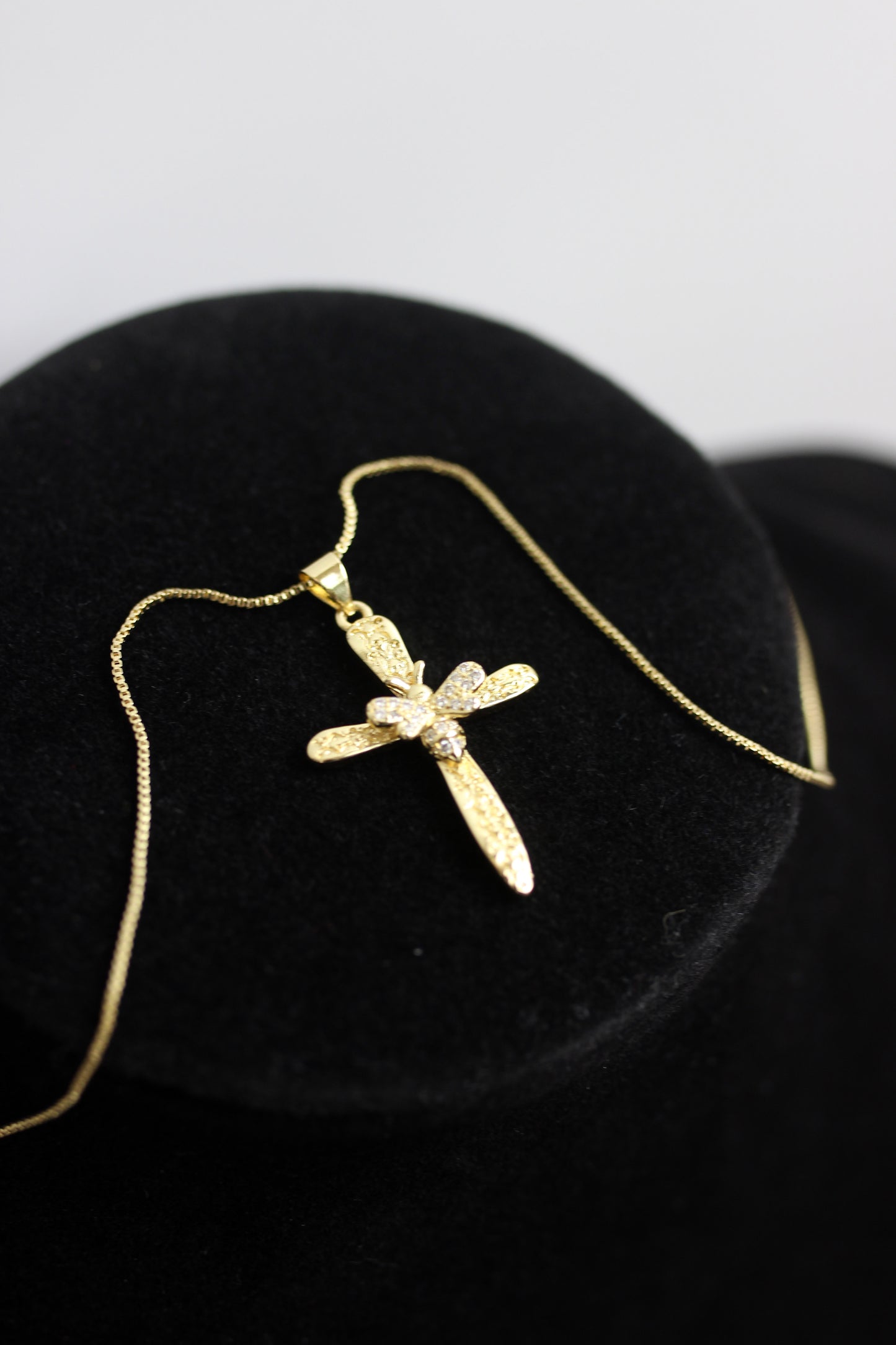A2501QL77995 - Gold Cross Pendant Necklace with Crystal Embellishments