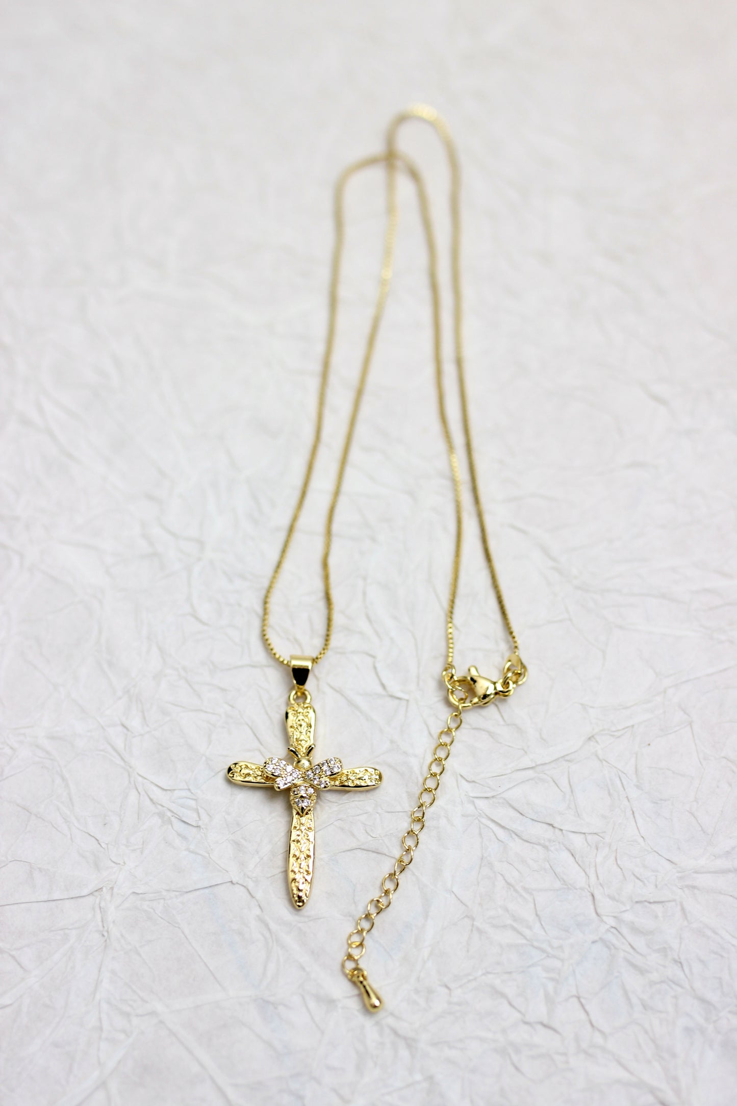 A2501QL77995 - Gold Cross Pendant Necklace with Crystal Embellishments