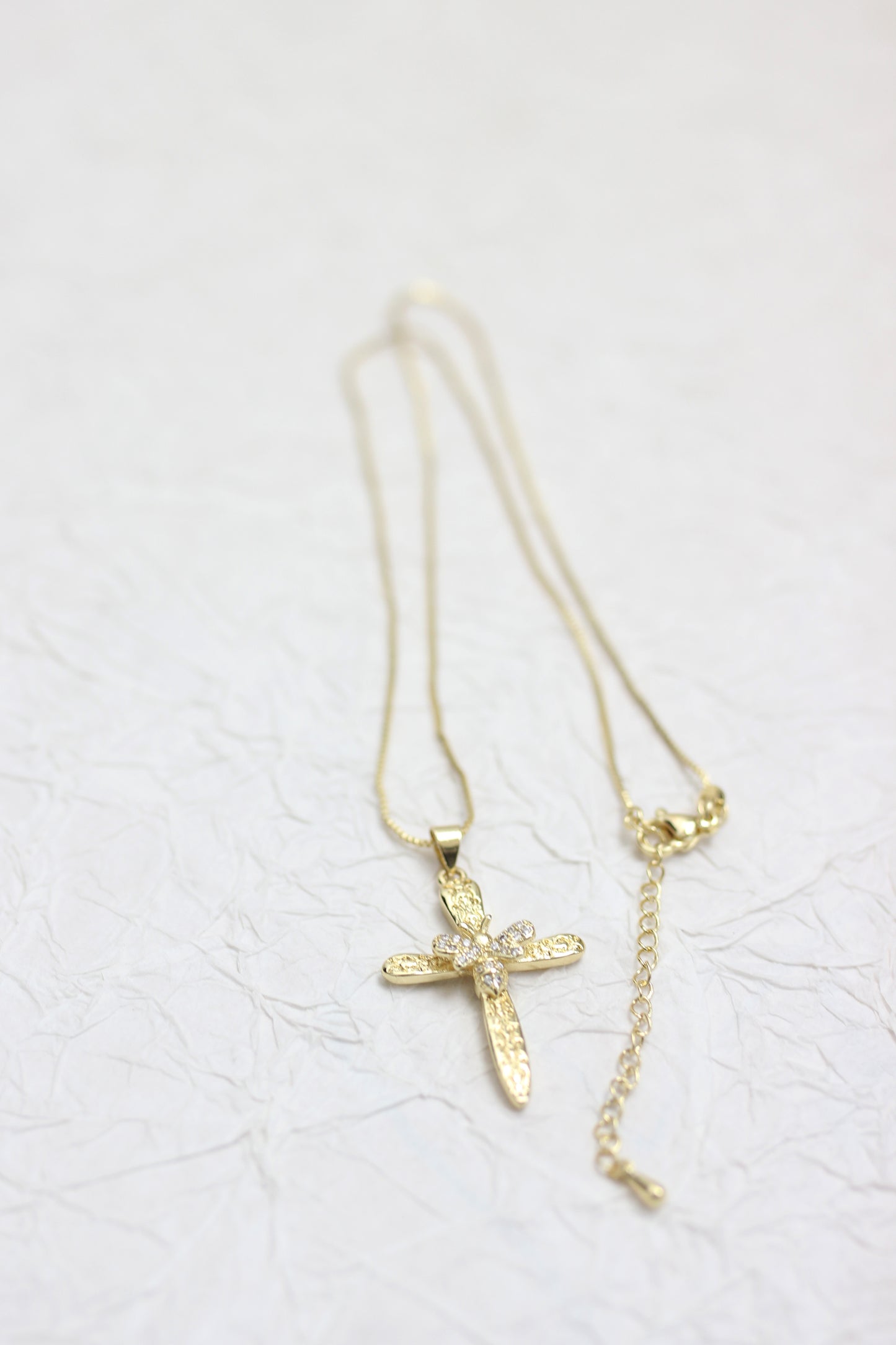 A2501QL77995 - Gold Cross Pendant Necklace with Crystal Embellishments