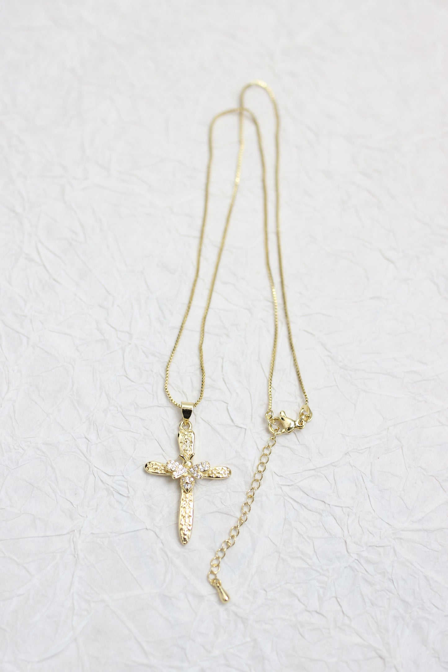 A2501QL77995 - Gold Cross Pendant Necklace with Crystal Embellishments