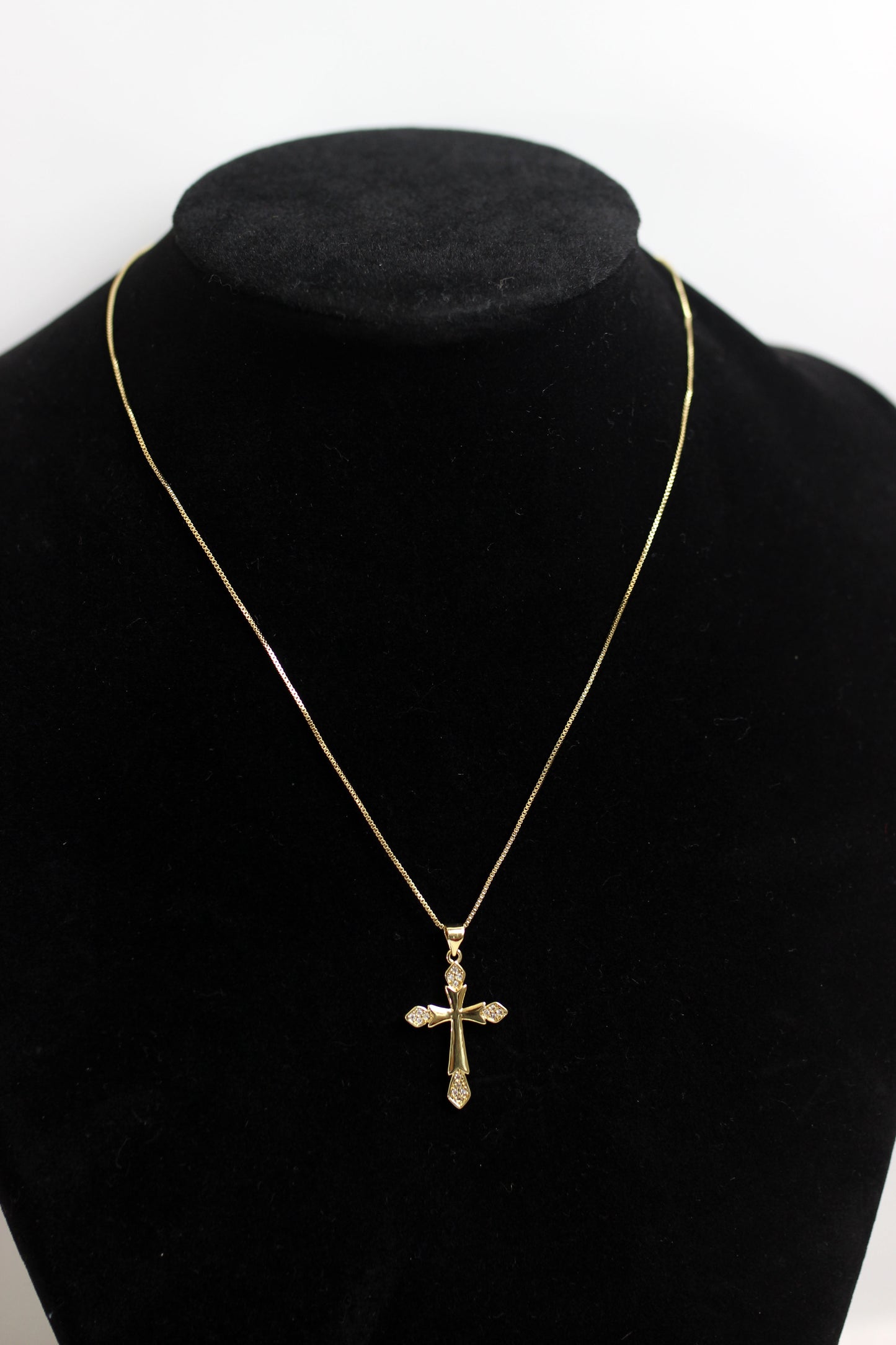 A2501QL79899 - Elegant Gold Cross Pendant Necklace