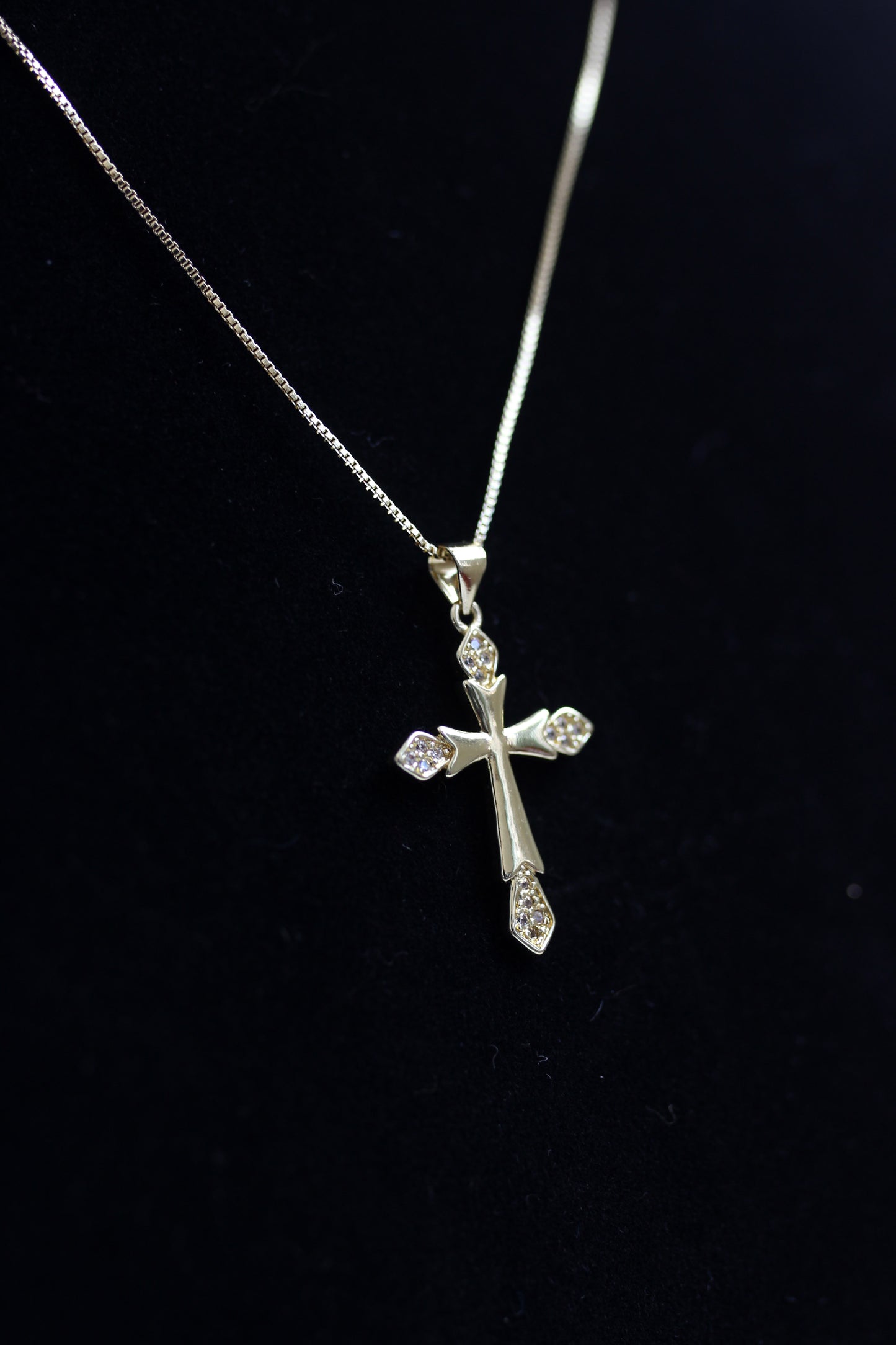 A2501QL79899 - Elegant Gold Cross Pendant Necklace