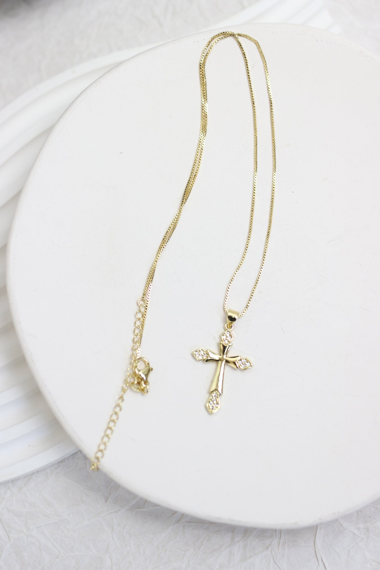 A2501QL79899 - Elegant Gold Cross Pendant Necklace
