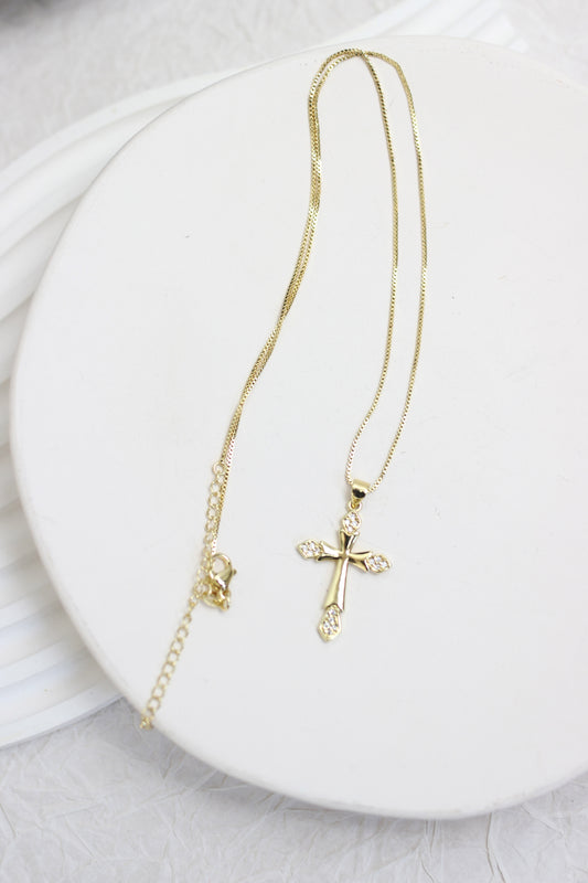 A2501QL79899 - Elegant Gold Cross Pendant Necklace
