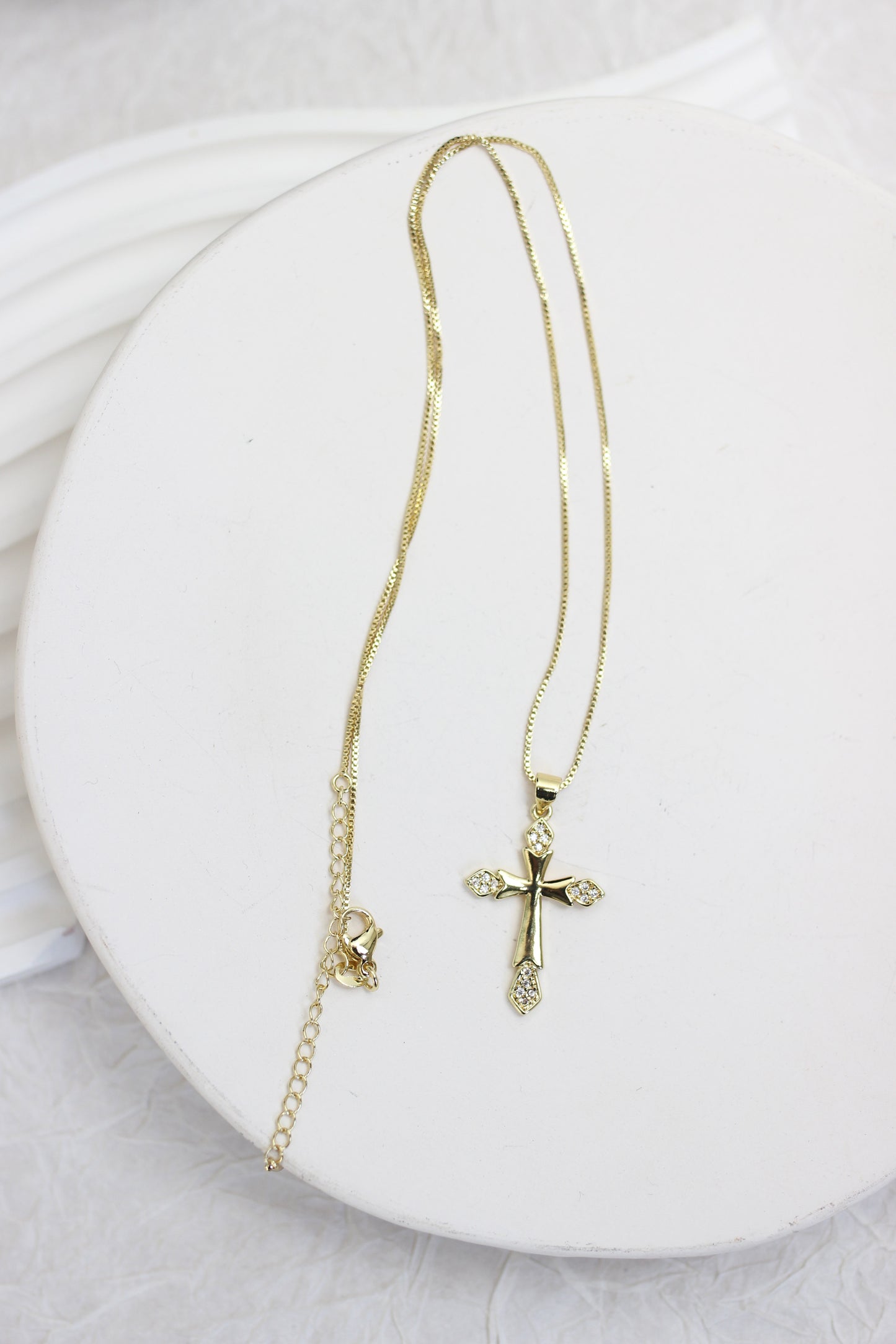 A2501QL79899 - Elegant Gold Cross Pendant Necklace