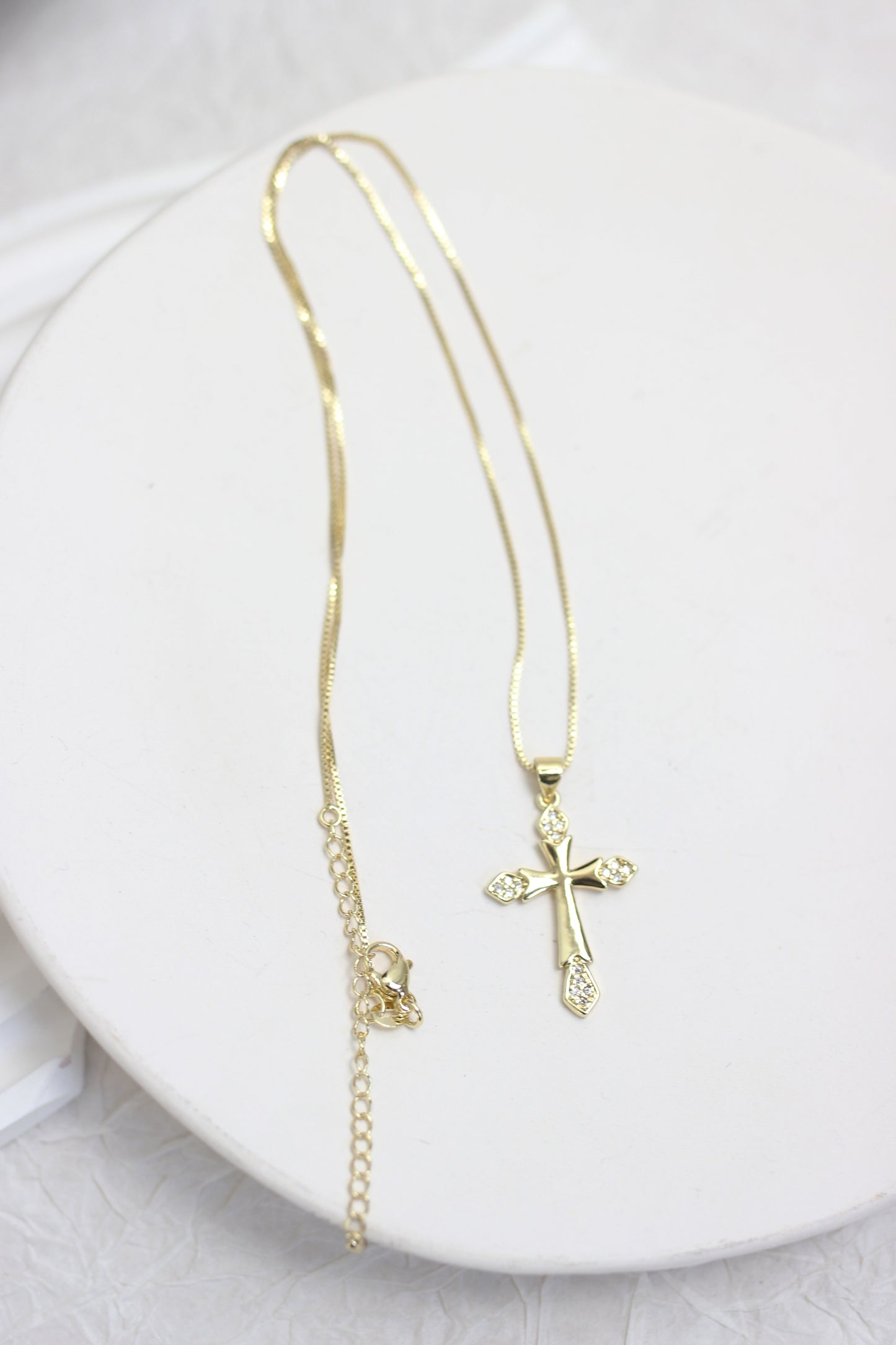 A2501QL79899 - Elegant Gold Cross Pendant Necklace