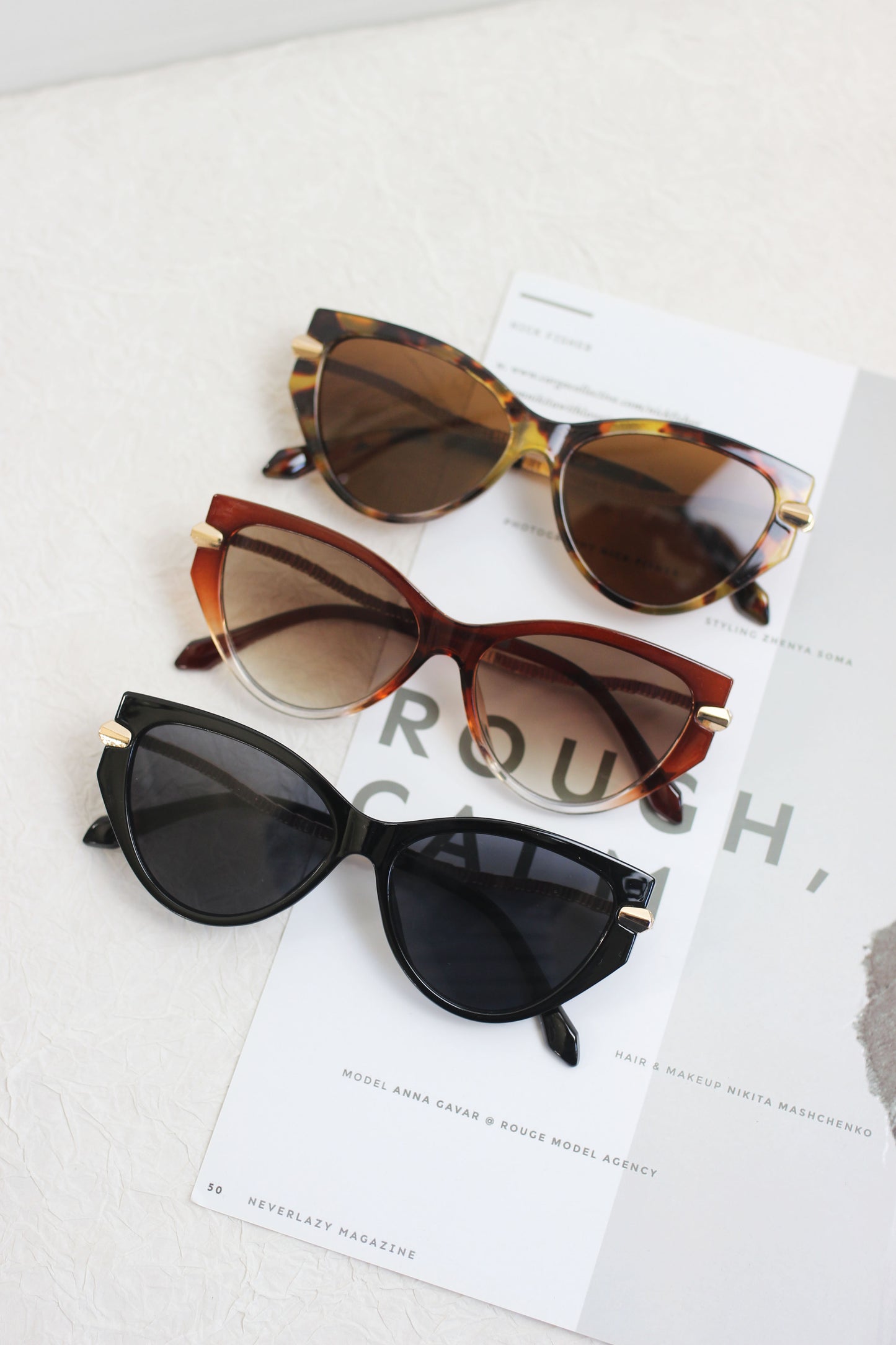 A2501YTGX29085 - Retro Cat-Eye Sunglasses with Gold Accents