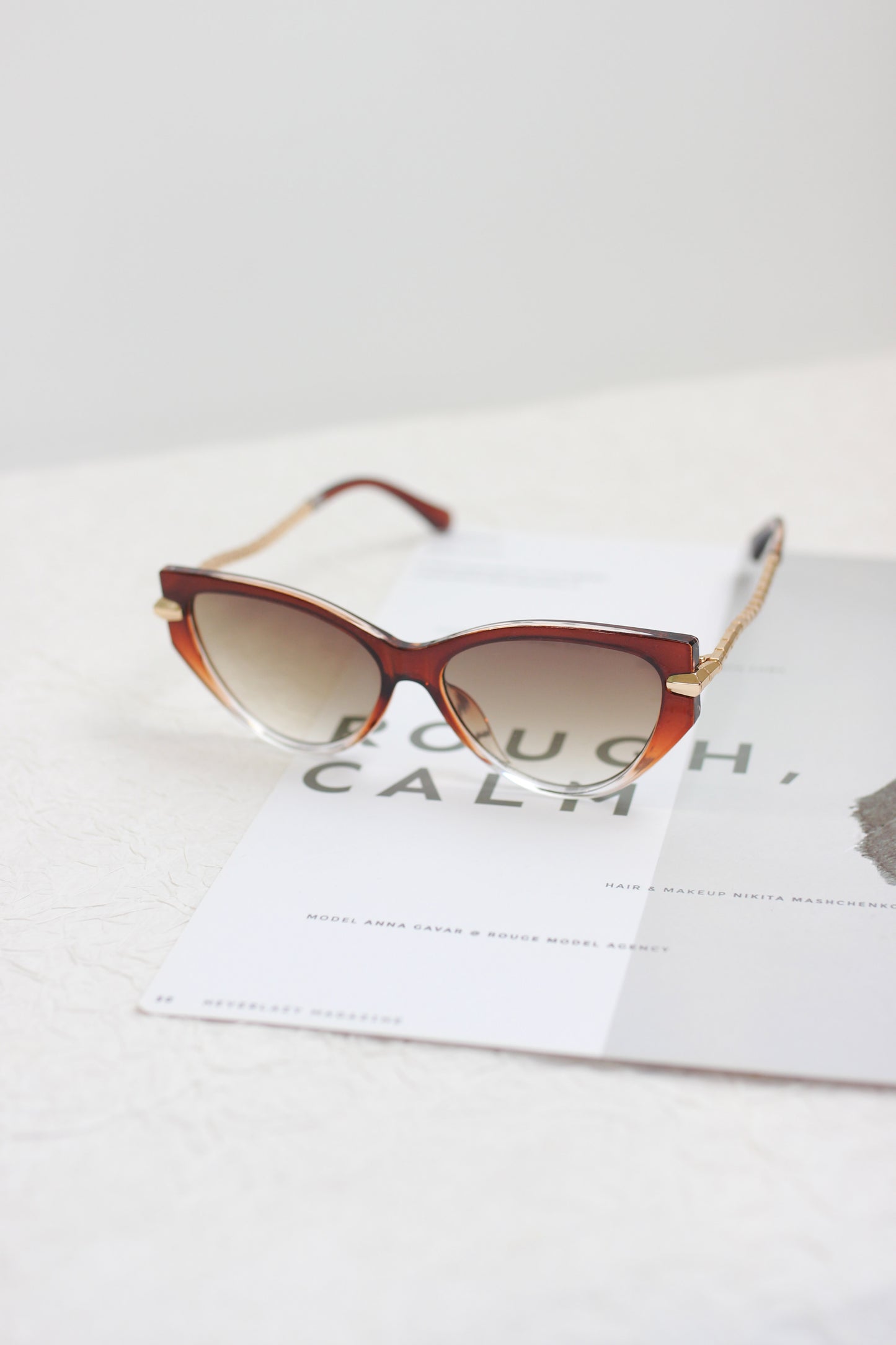 A2501YTGX29085 - Retro Cat-Eye Sunglasses with Gold Accents