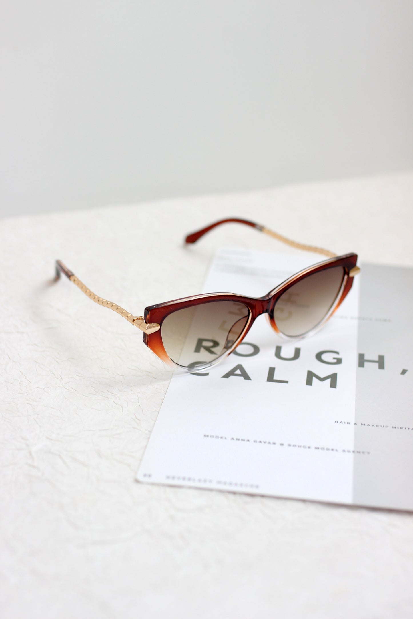 A2501YTGX29085 - Retro Cat-Eye Sunglasses with Gold Accents