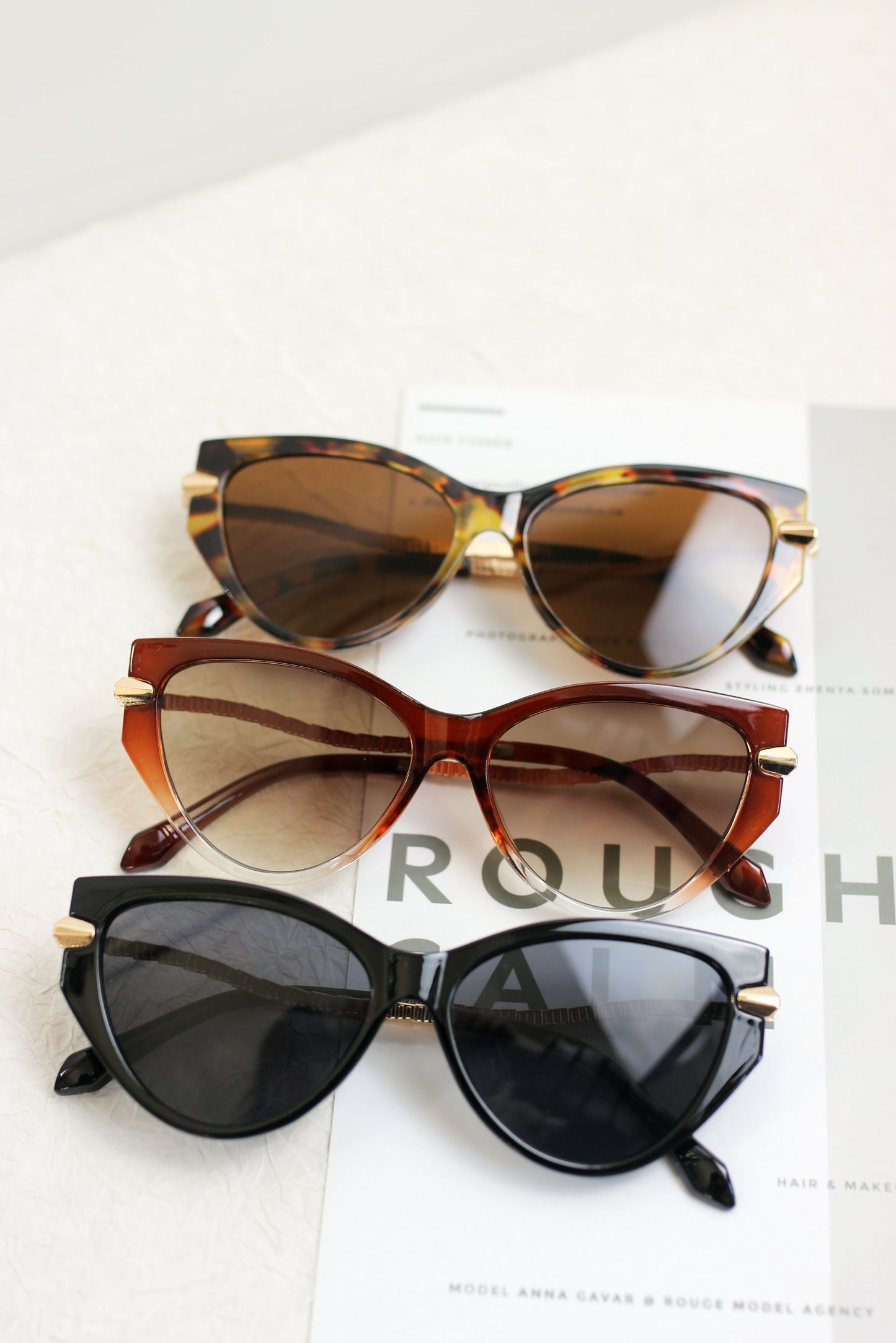 A2501YTGX29085 - Retro Cat-Eye Sunglasses with Gold Accents