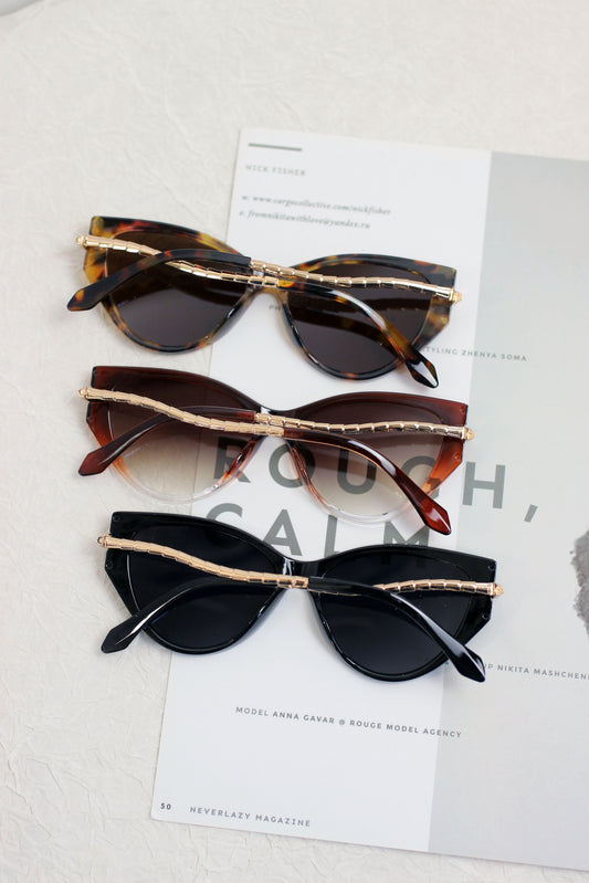 A2501YTGX29085 - Retro Cat-Eye Sunglasses with Gold Accents