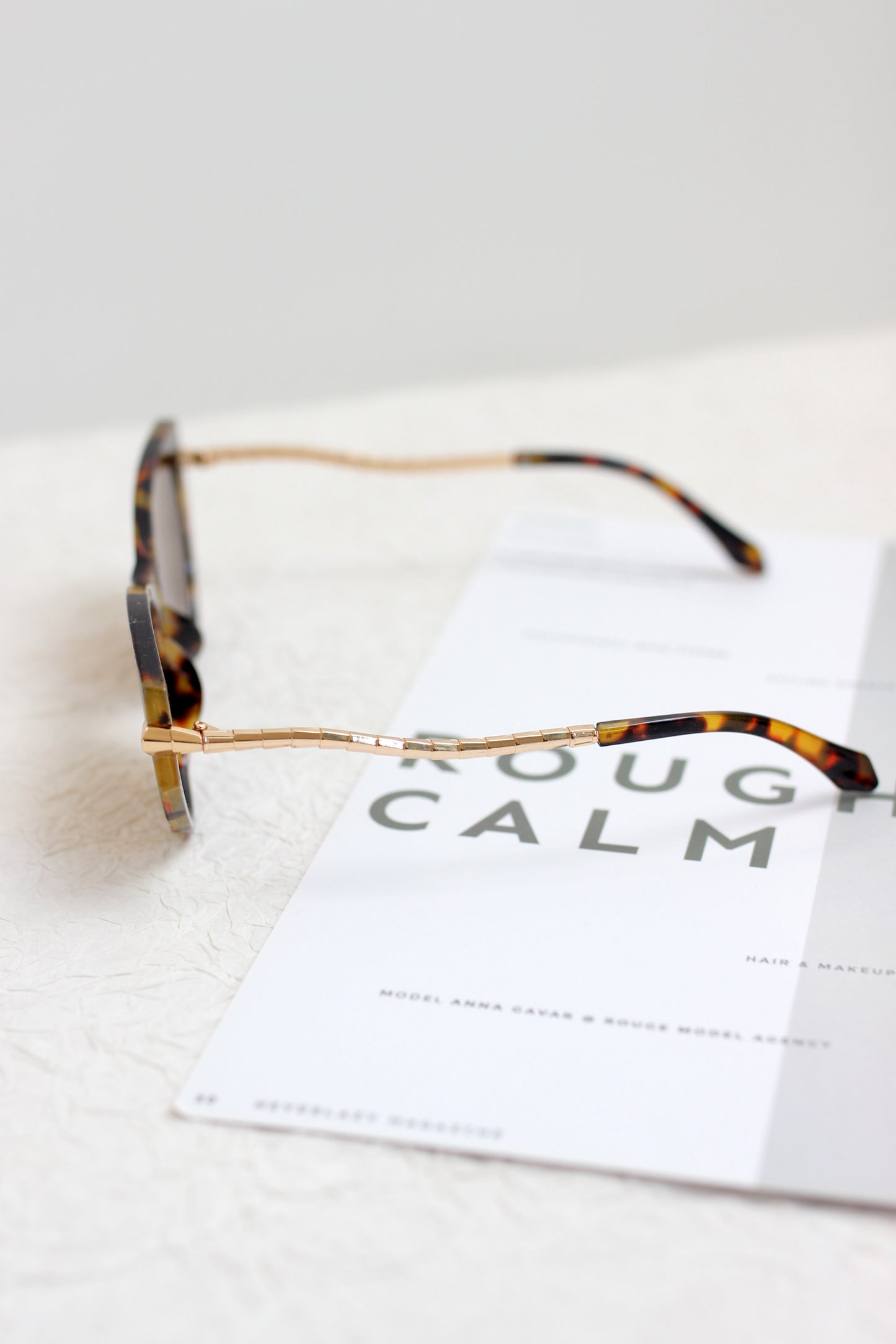 A2501YTGX29085 - Retro Cat-Eye Sunglasses with Gold Accents