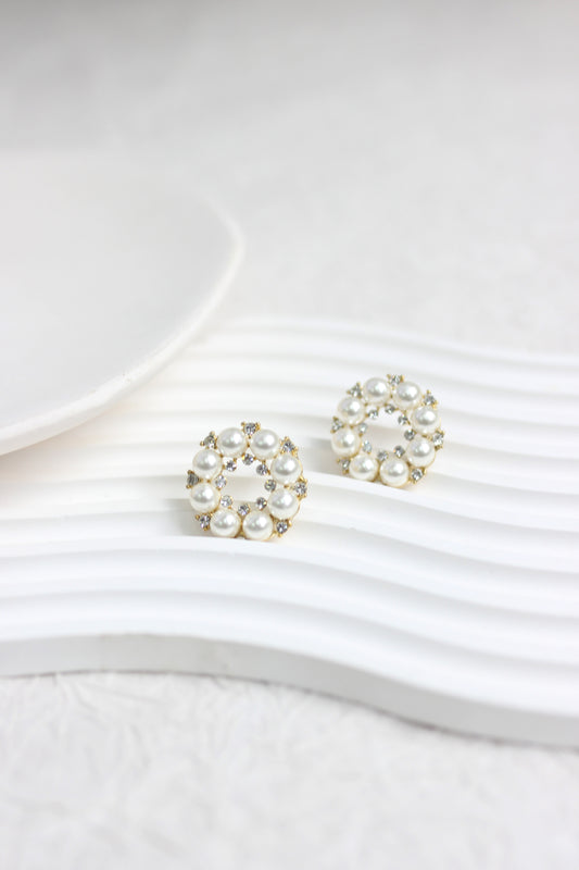 A2502HANF49899 - Elegant Pearl and Rhinestone Round Stud Earrings