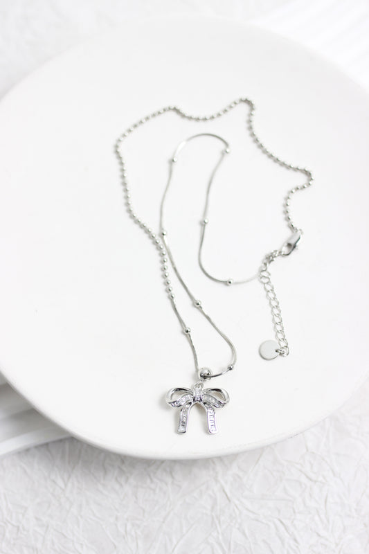 A2502HANF96297 - Elegant Silver Bow Pendant Necklace