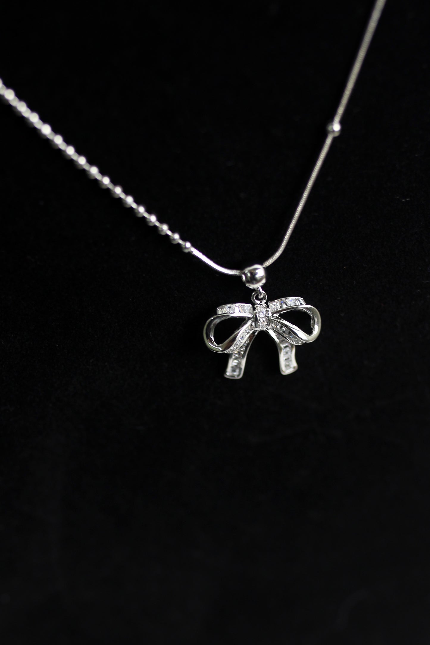 A2502HANF96297 - Elegant Silver Bow Pendant Necklace