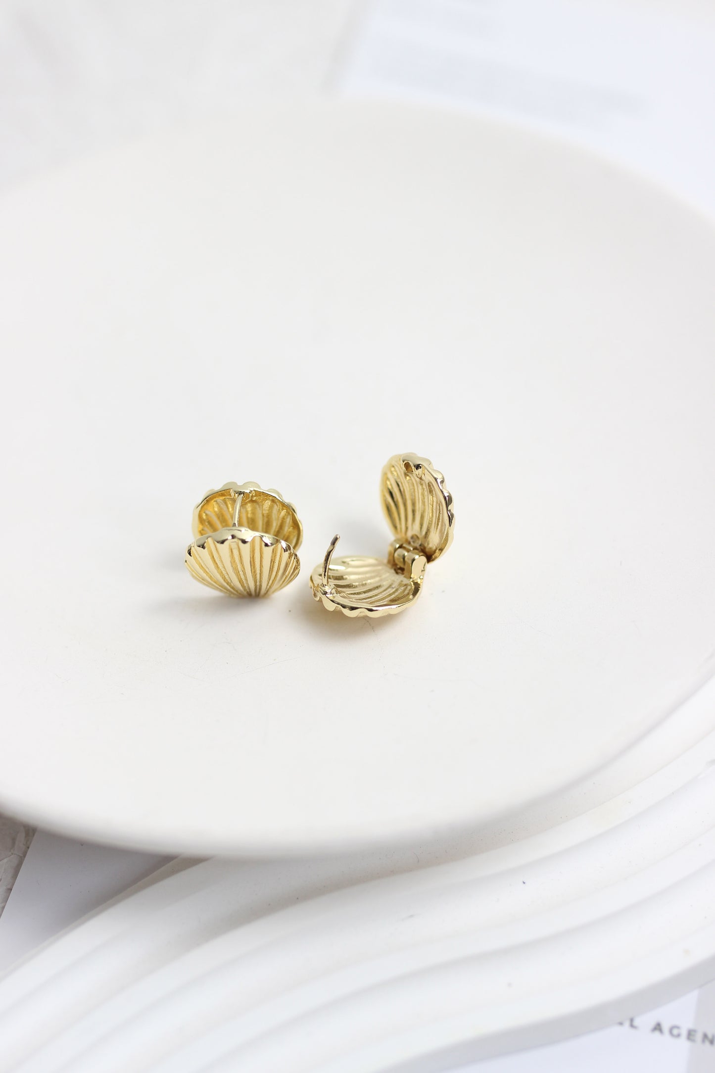 A2502JJ56786 - Gold Shell Locket Stud Earrings