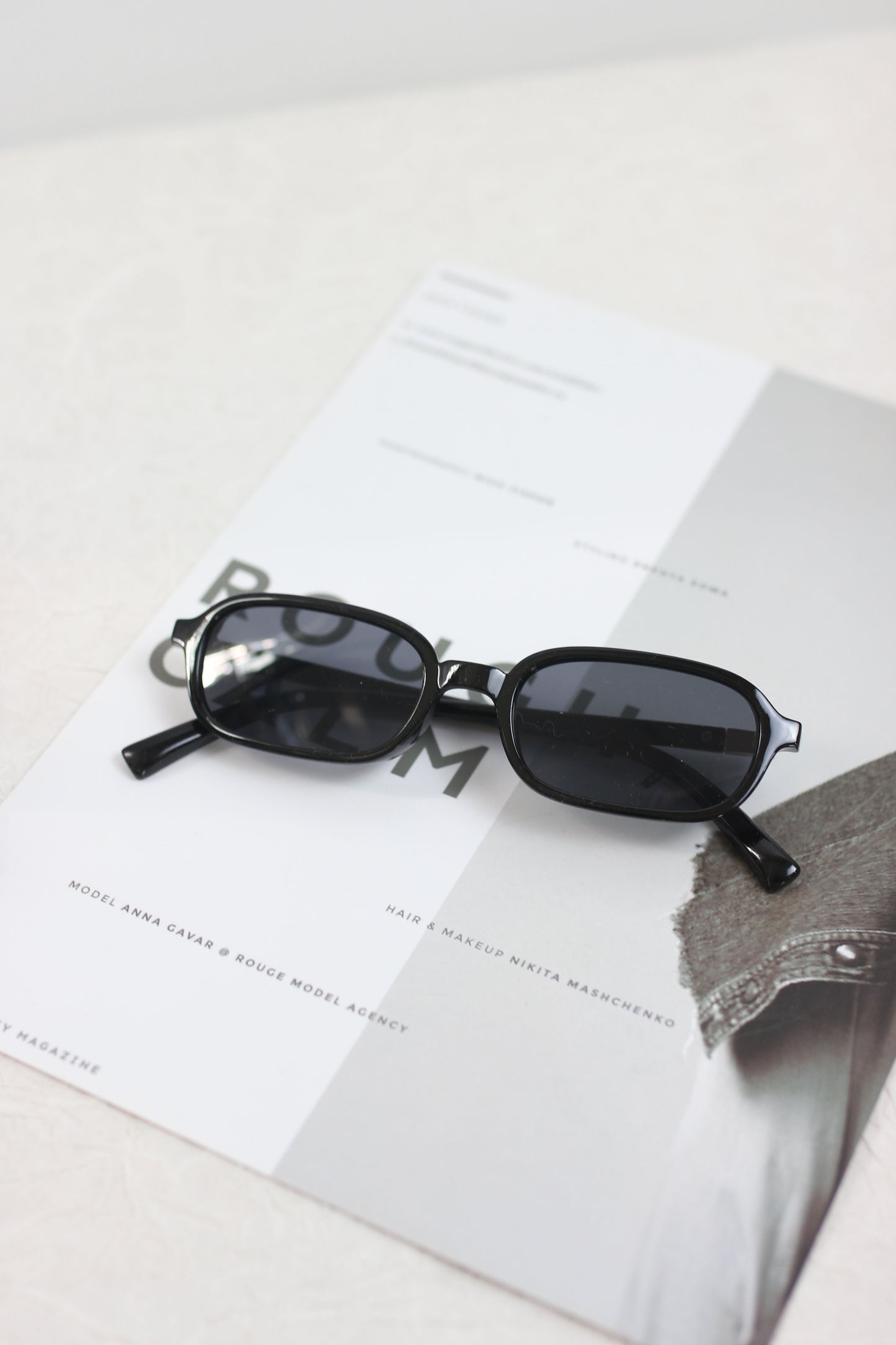 A2502QB17078 - Vintage Square Frame Sunglasses with Gold Accent