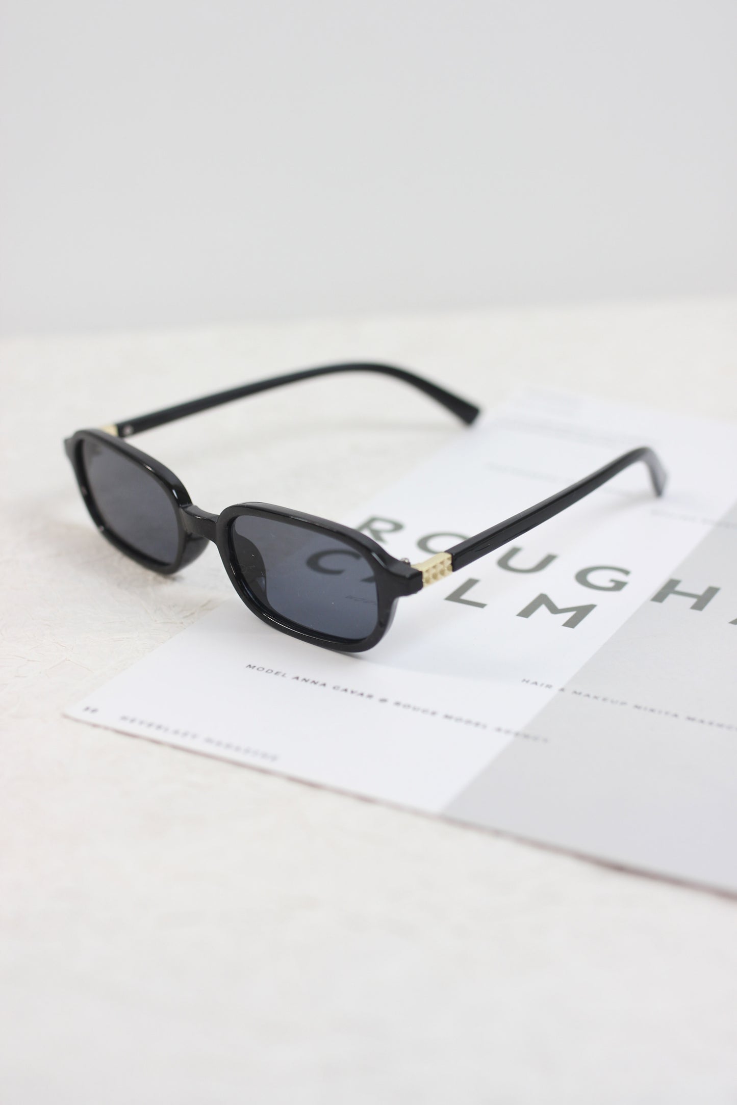 A2502QB17078 - Vintage Square Frame Sunglasses with Gold Accent