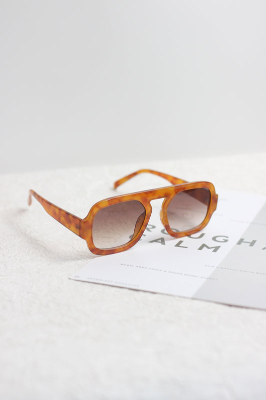 A2502XYYJ51931 - Vintage Square Tortoise Shell Sunglasses