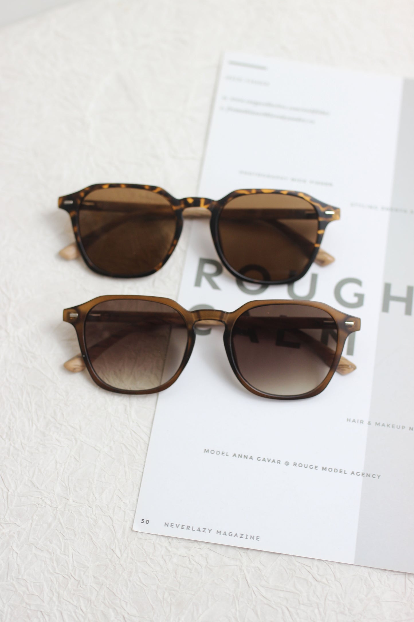 A2502XYYJ93184 - Vintage Round Wooden Temple Sunglasses