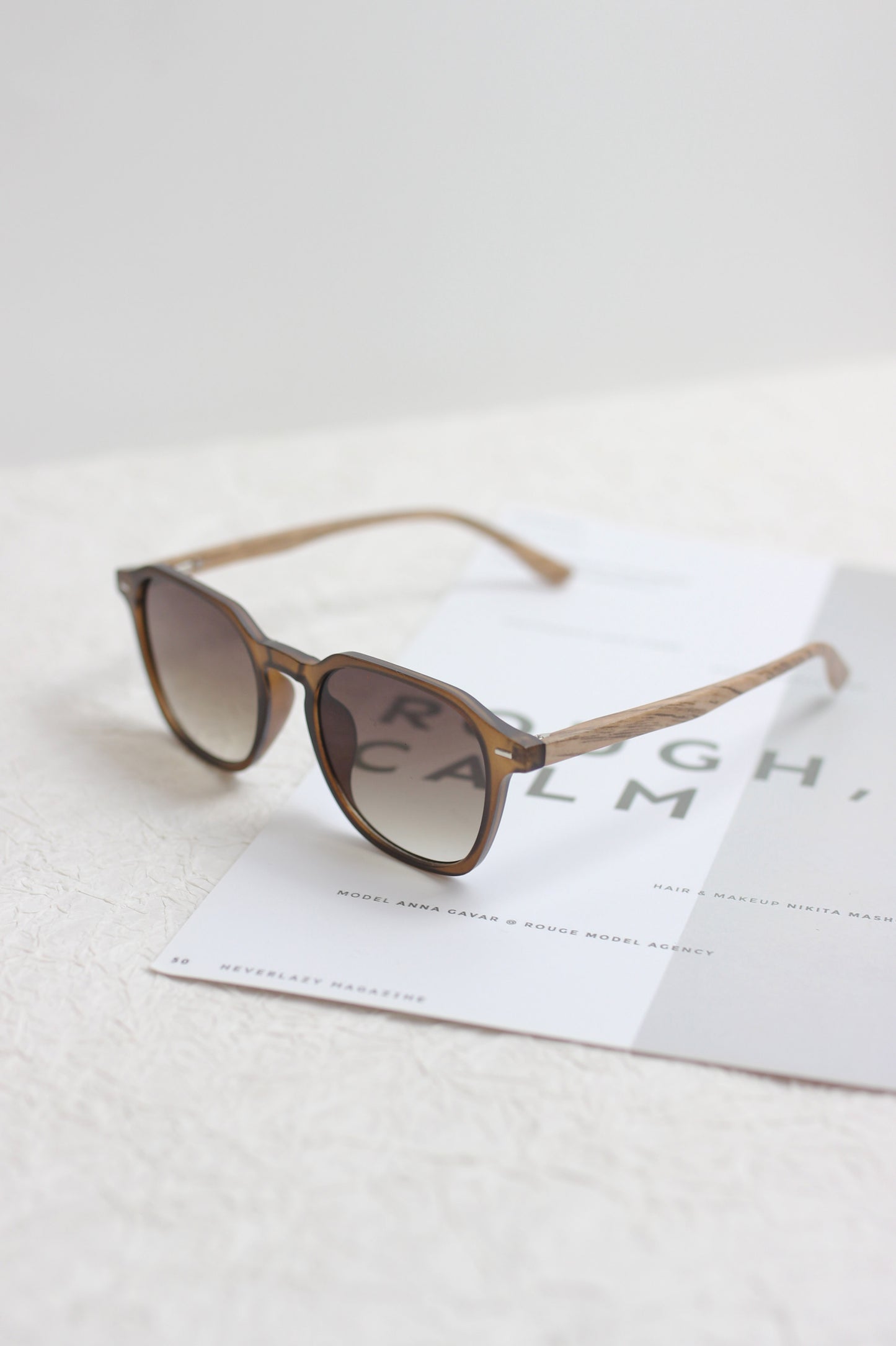 A2502XYYJ93184 - Vintage Round Wooden Temple Sunglasses