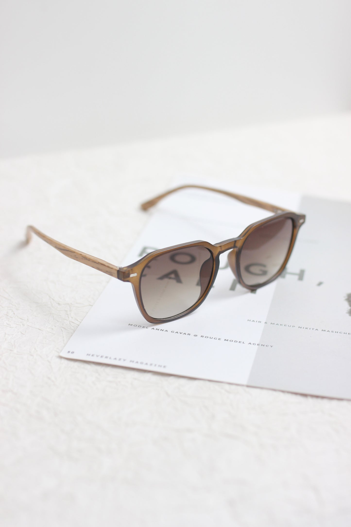 A2502XYYJ93184 - Vintage Round Wooden Temple Sunglasses