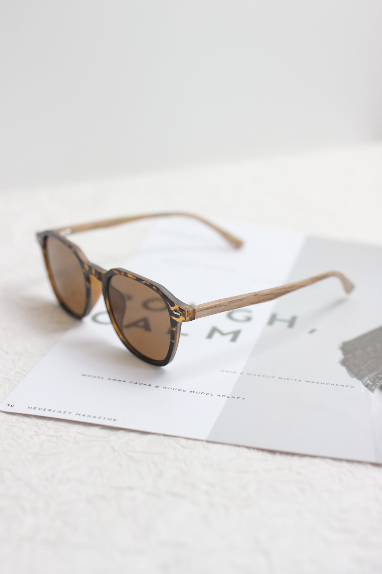 A2502XYYJ93184 - Vintage Round Wooden Temple Sunglasses