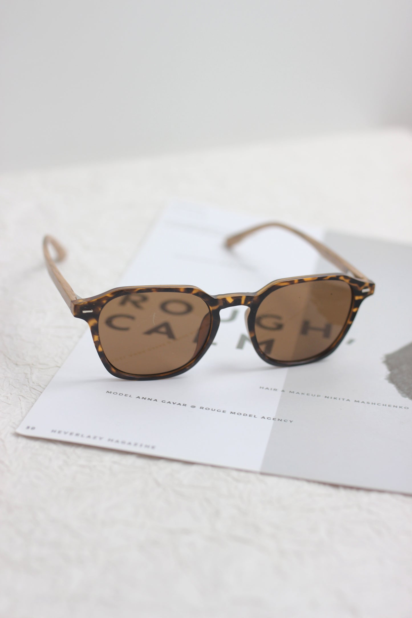 A2502XYYJ93184 - Vintage Round Wooden Temple Sunglasses