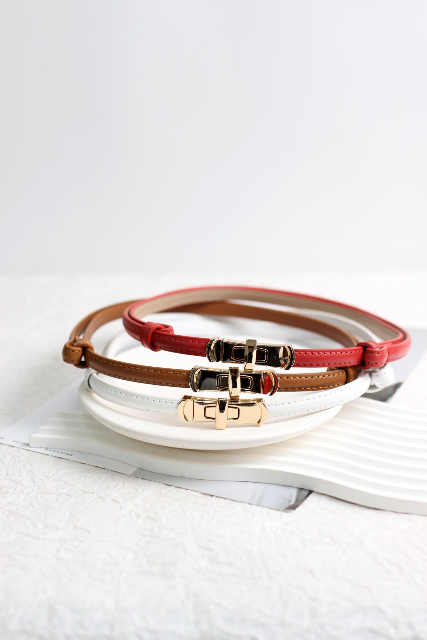 A2503BL53245 - Elegant Twist-Lock Skinny Leather Belt