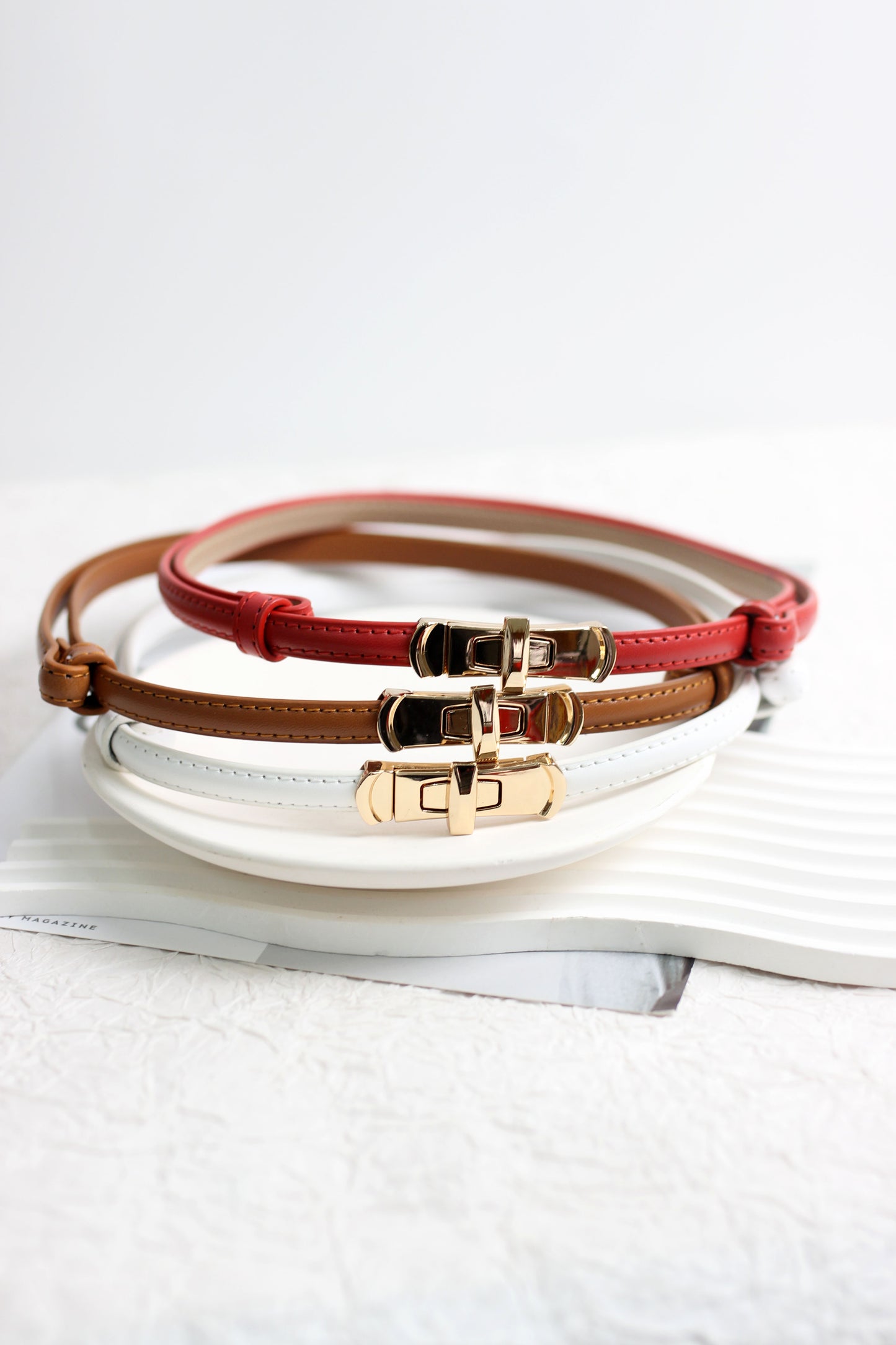 A2503BL53245 - Elegant Twist-Lock Skinny Leather Belt