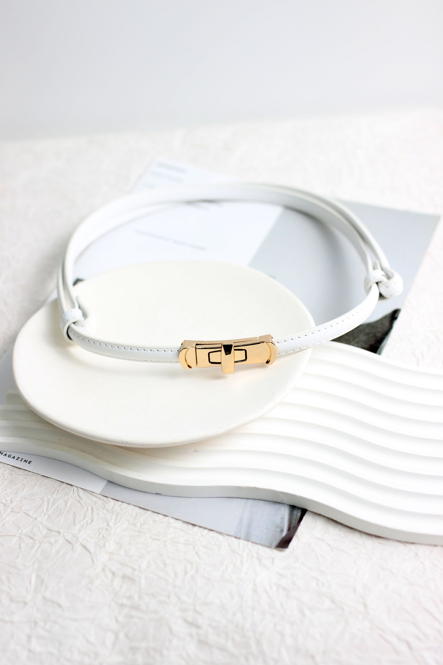 A2503BL53245 - Elegant Twist-Lock Skinny Leather Belt