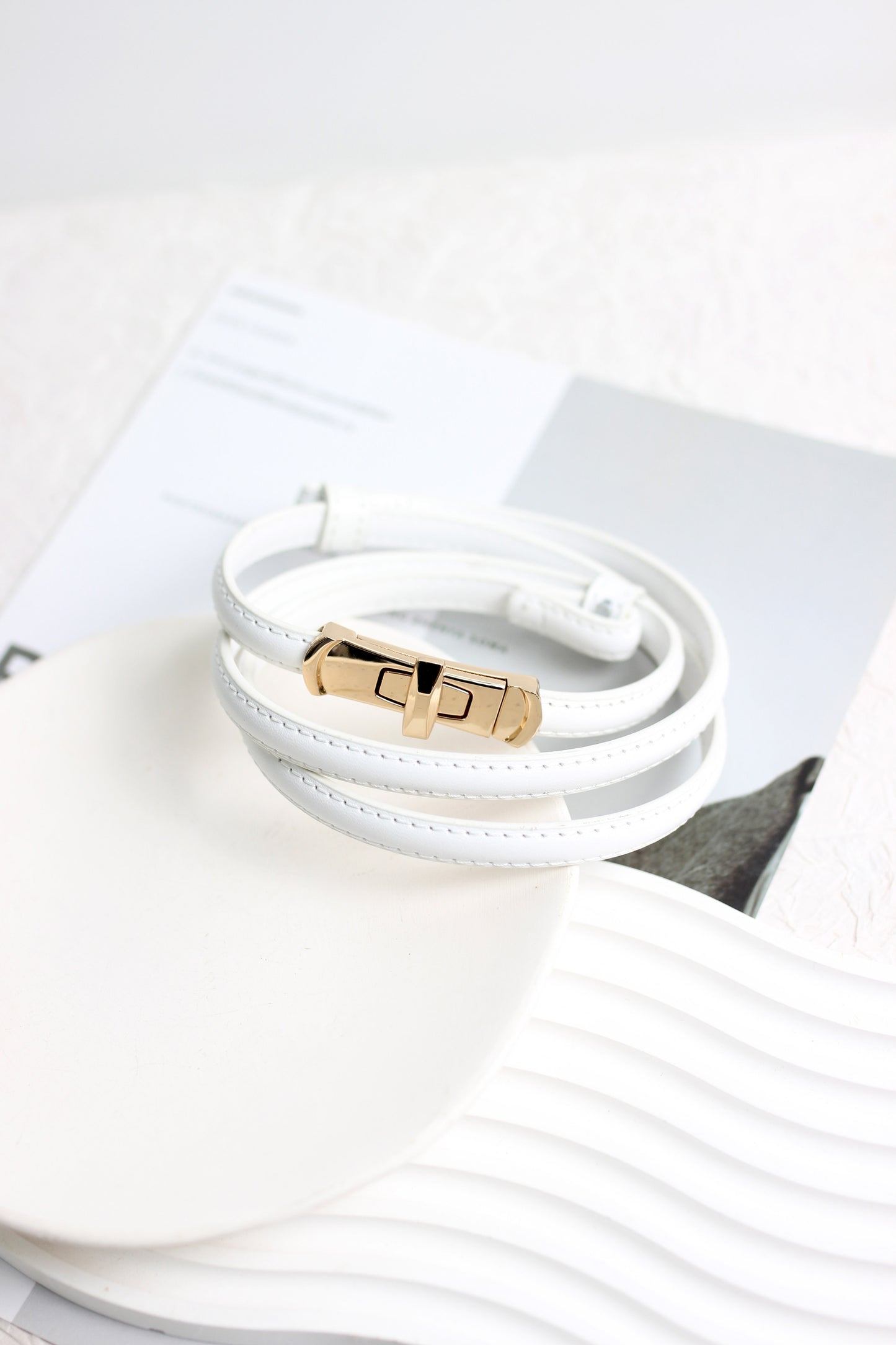 A2503BL53245 - Elegant Twist-Lock Skinny Leather Belt