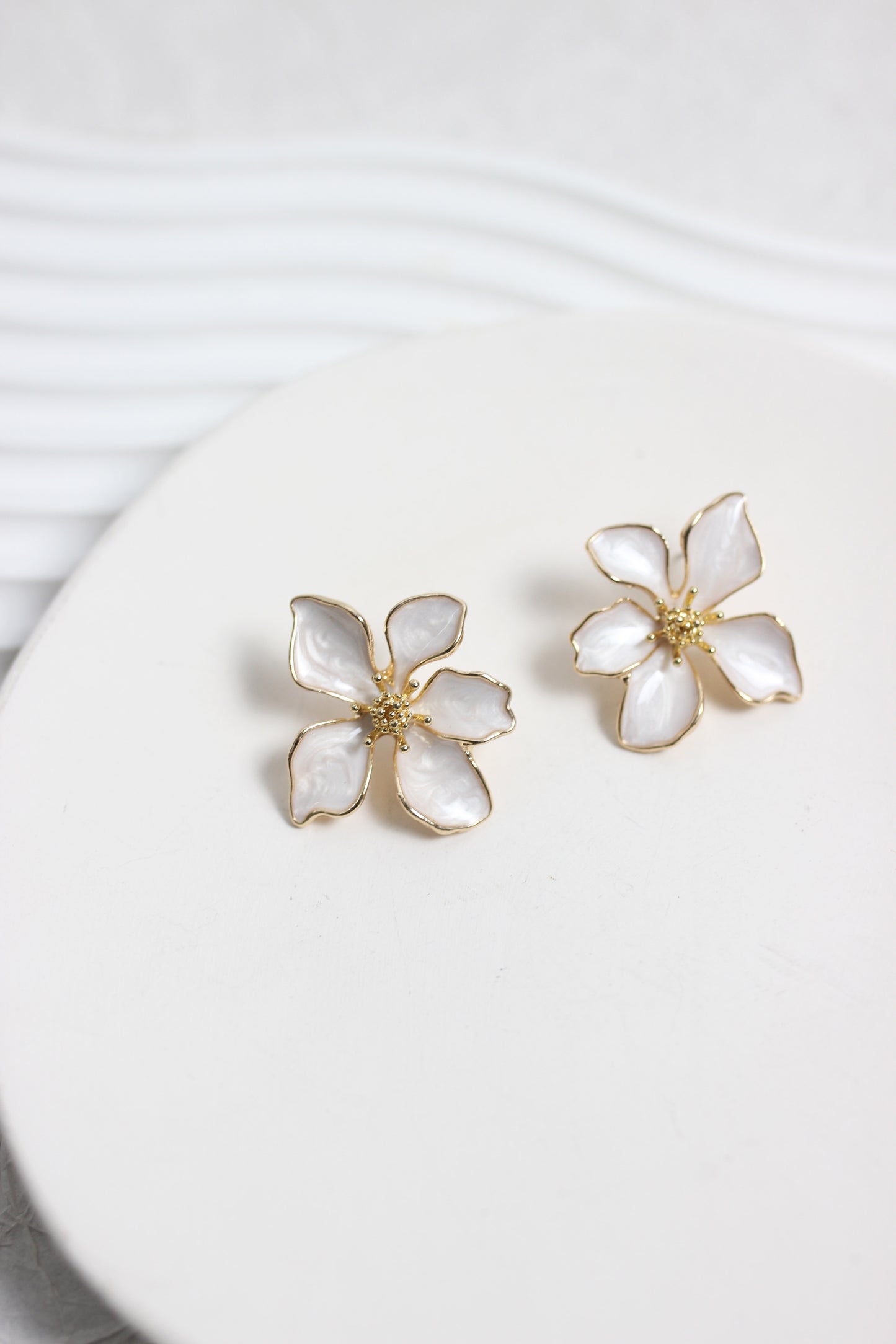 A2503DN82641 - Floral Enamel Stud Earrings