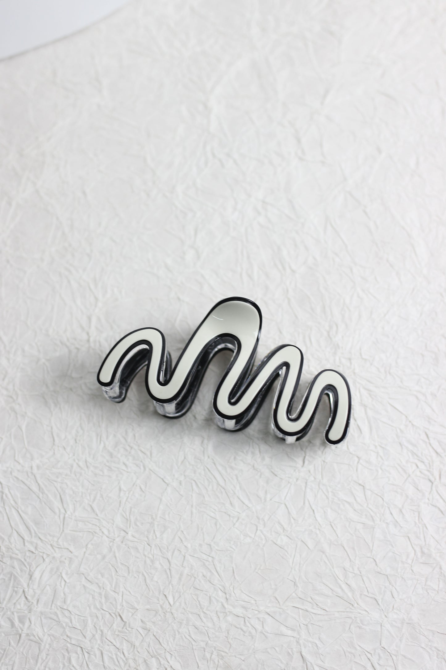 A2503DW22080 - Wave Design Acrylic Hair Claw Clip