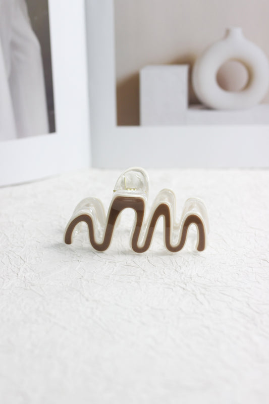 A2503DW22080 - Wave Design Acrylic Hair Claw Clip