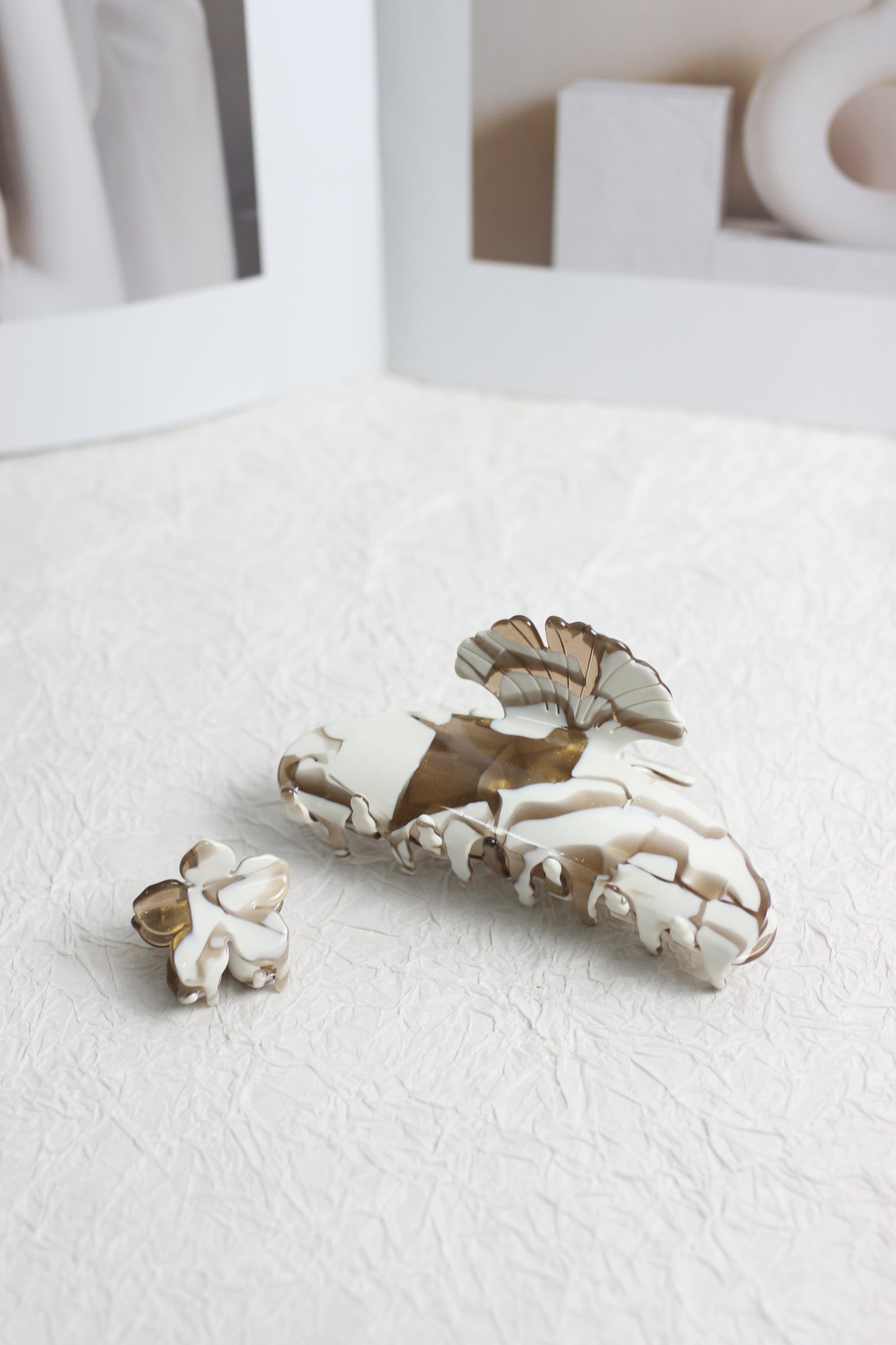 A2503DW24656 - Enamel Petal Flower Hair Clip