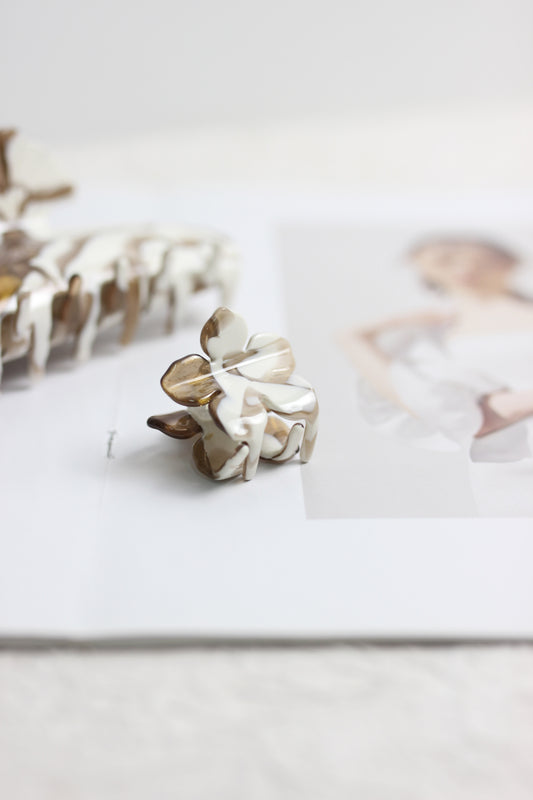 A2503DW24656 - Enamel Petal Flower Hair Clip