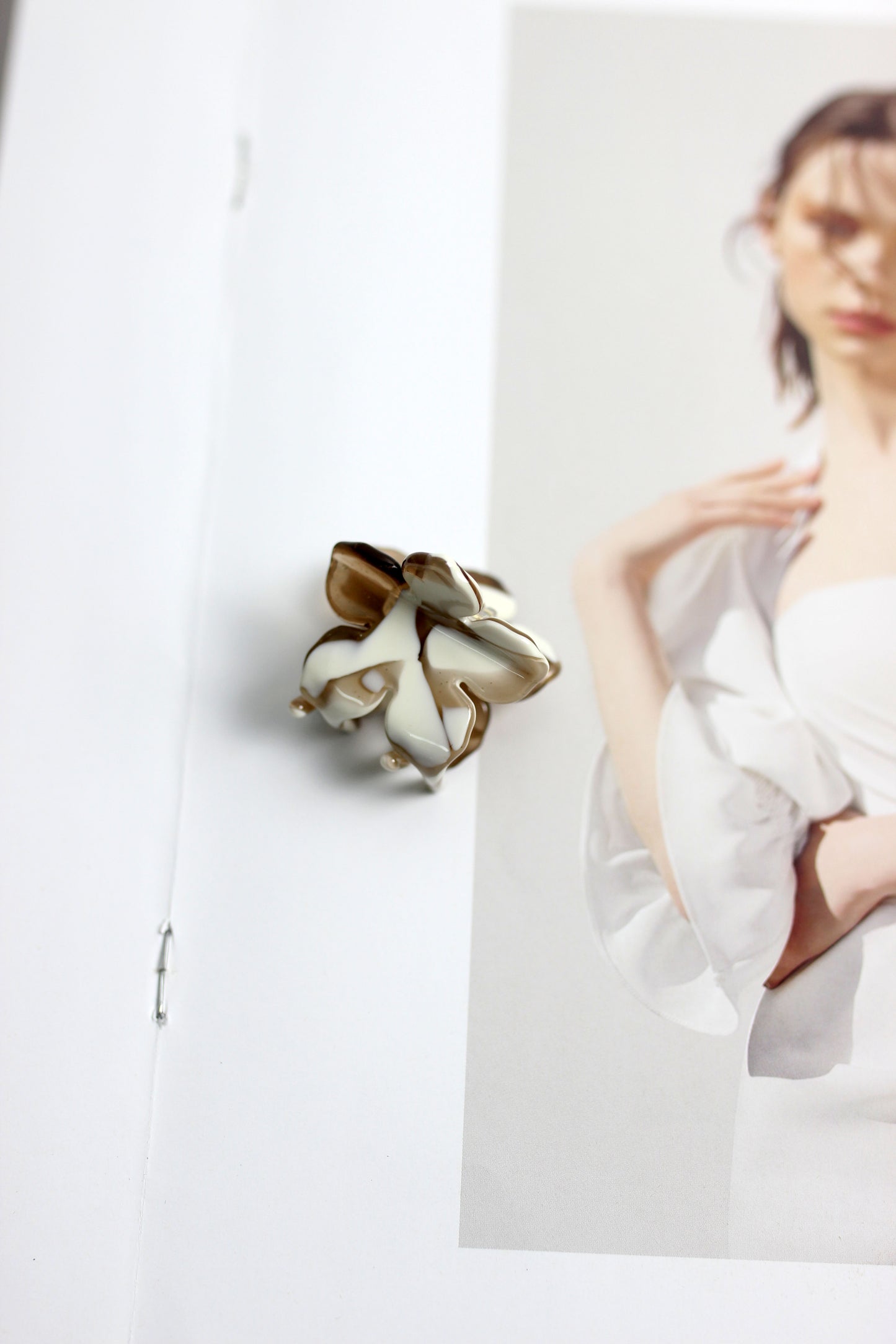 A2503DW24656 - Enamel Petal Flower Hair Clip