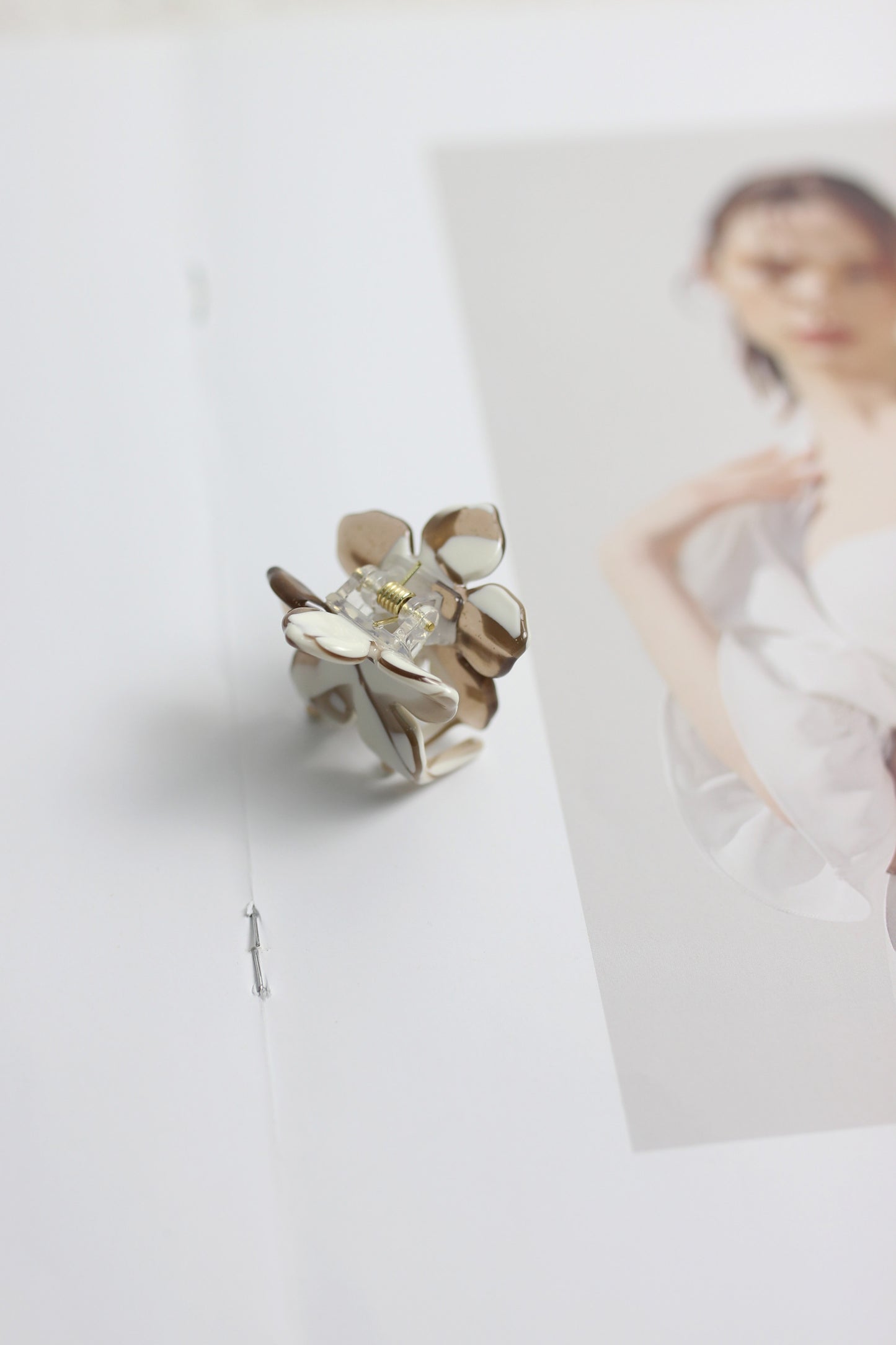 A2503DW24656 - Enamel Petal Flower Hair Clip