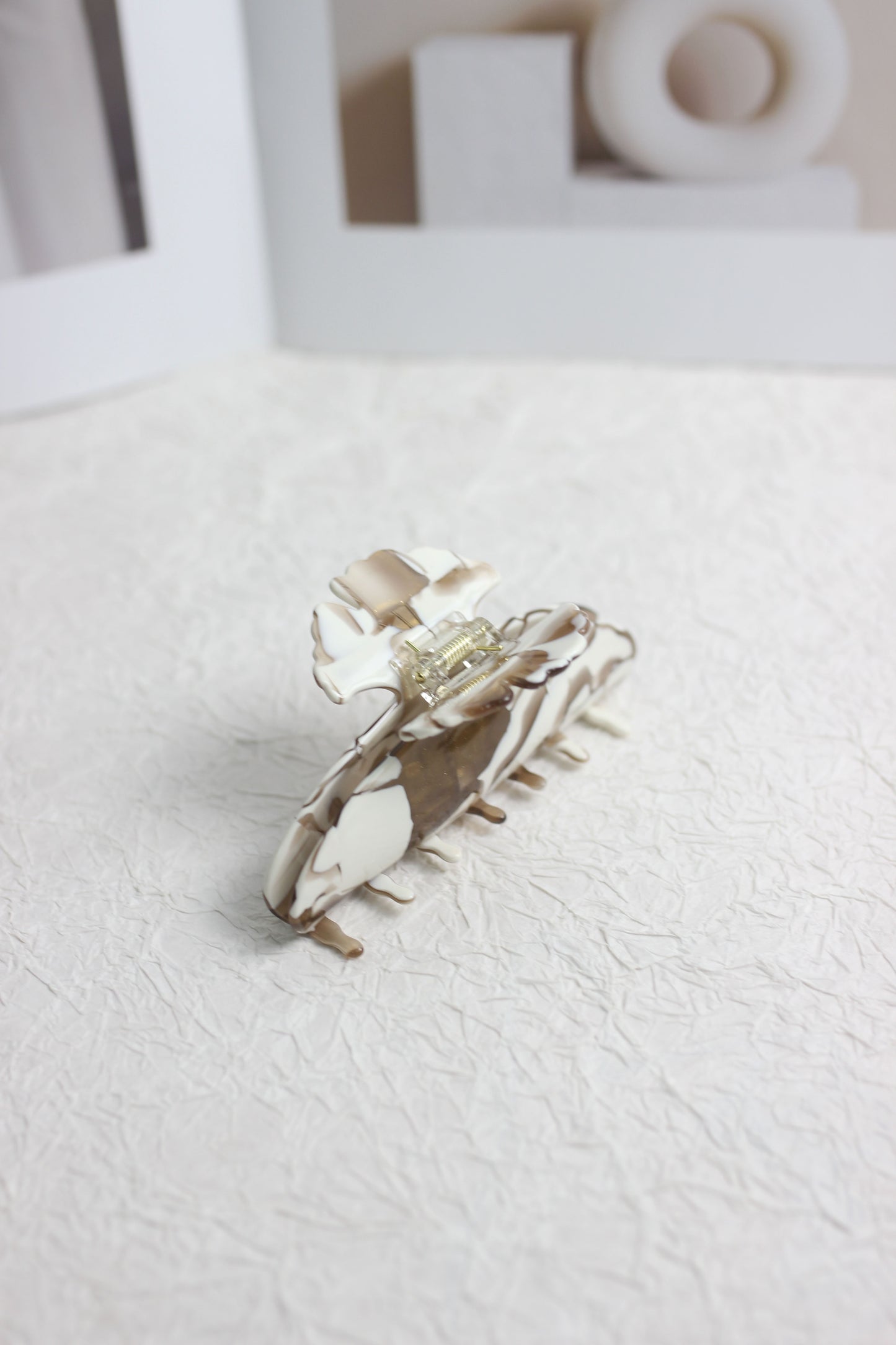 A2503DW62817 - Marbled Cellulose Acetate Hair Claw Clip