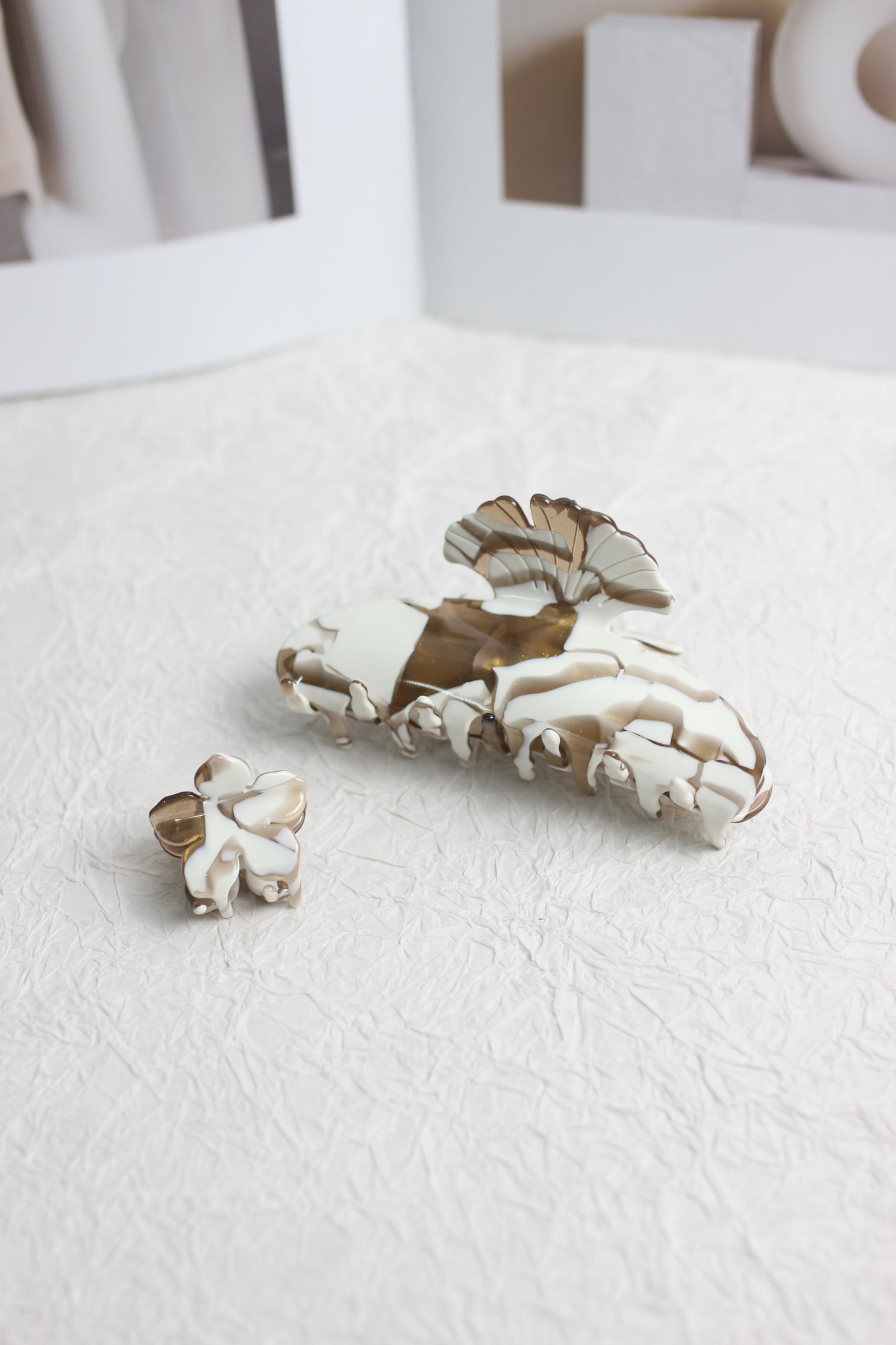 A2503DW62817 - Marbled Cellulose Acetate Hair Claw Clip