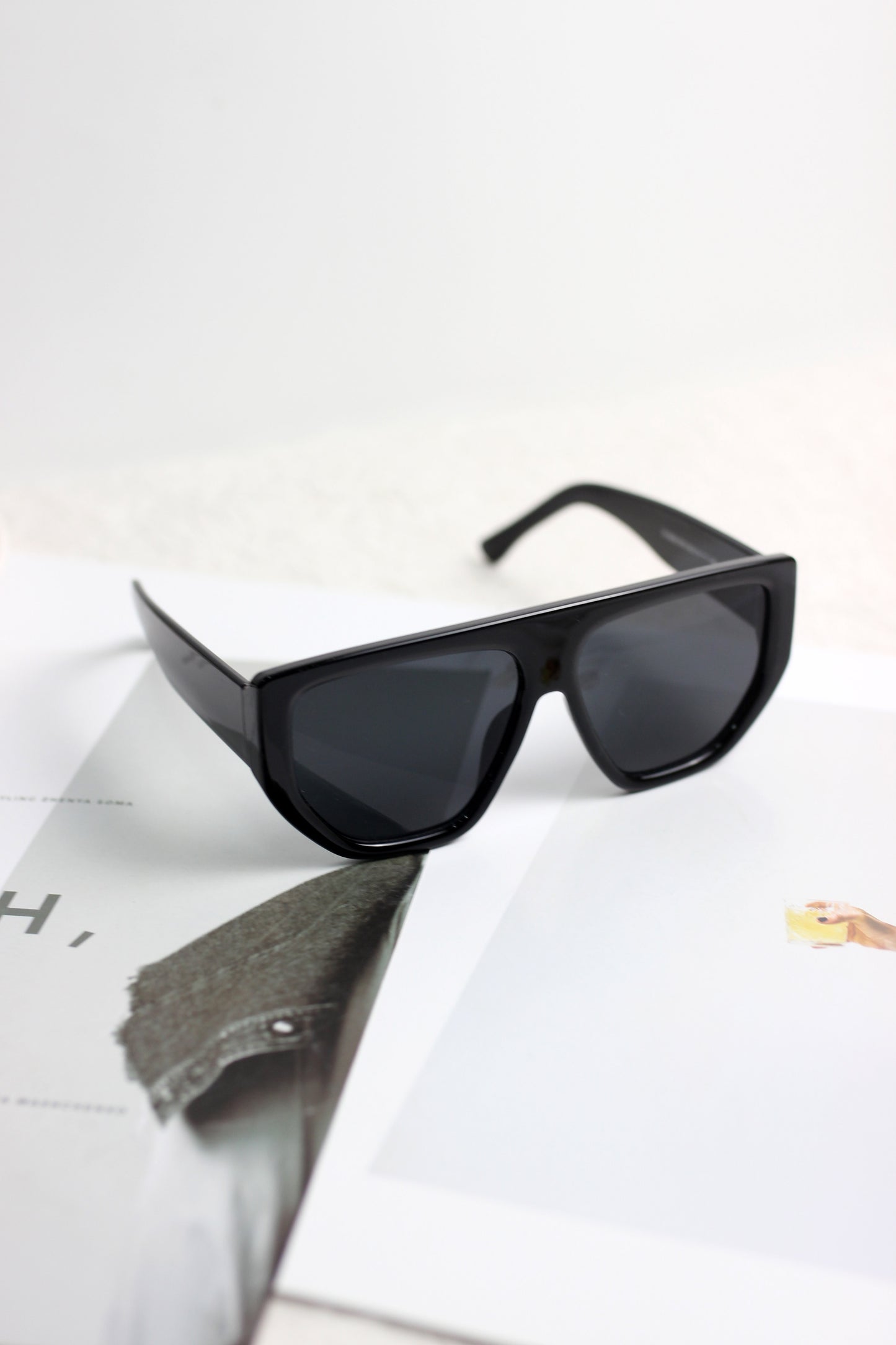 A2503KD13969 - Oversized Retro Square Frame Sunglasses