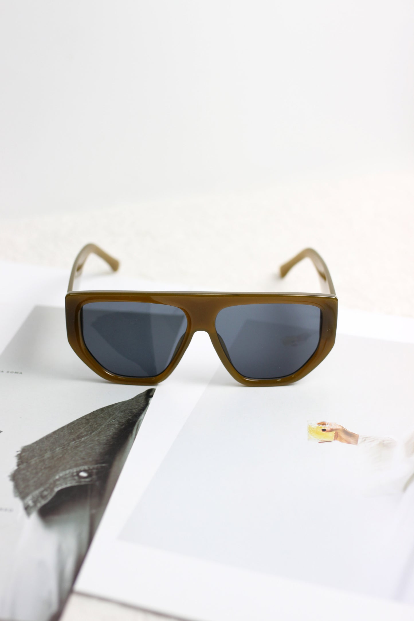 A2503KD13969 - Oversized Retro Square Frame Sunglasses