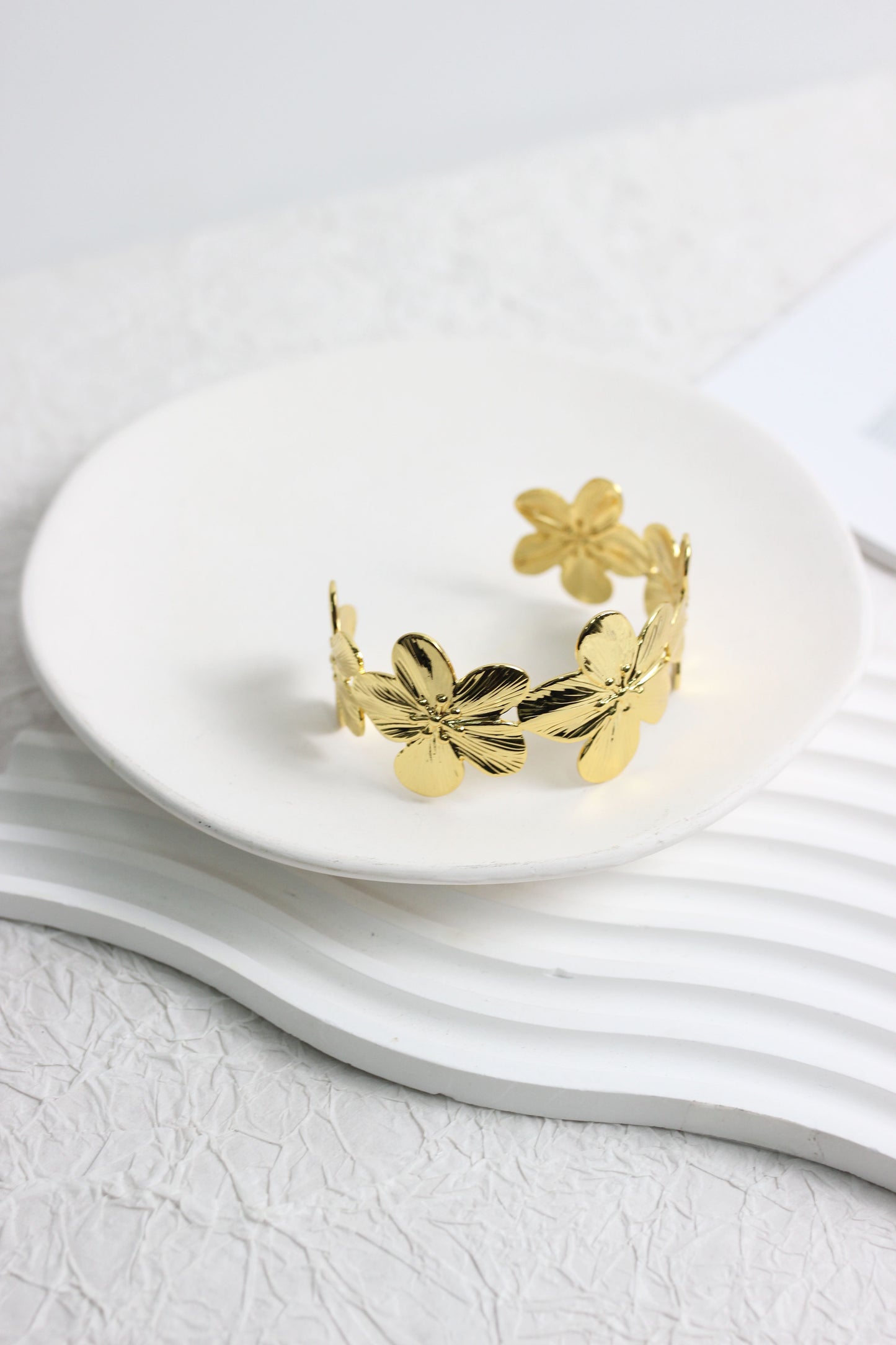 A2503MYZB45692 - Floral Open Cuff Bracelet