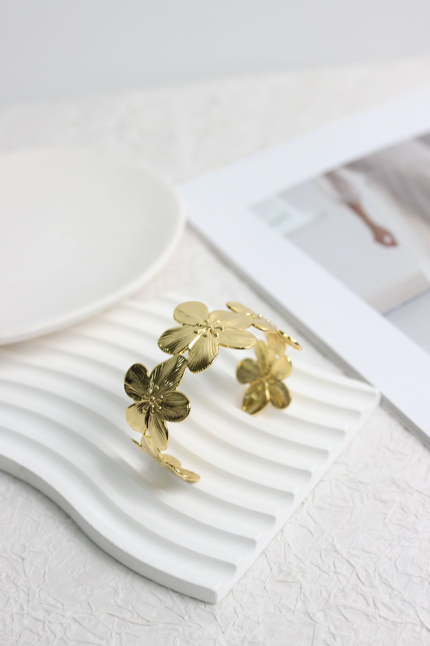 A2503MYZB45692 - Floral Open Cuff Bracelet