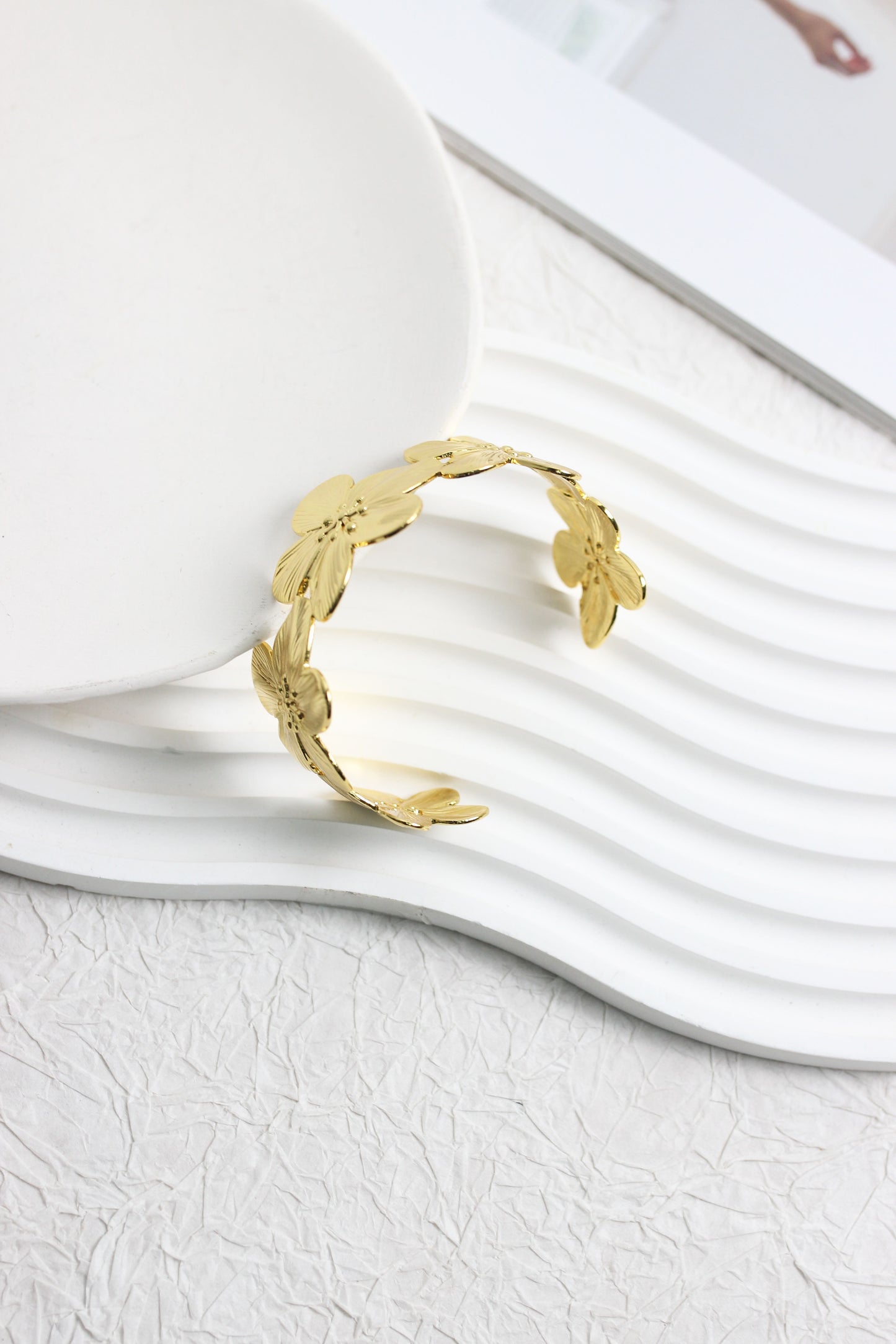 A2503MYZB45692 - Floral Open Cuff Bracelet