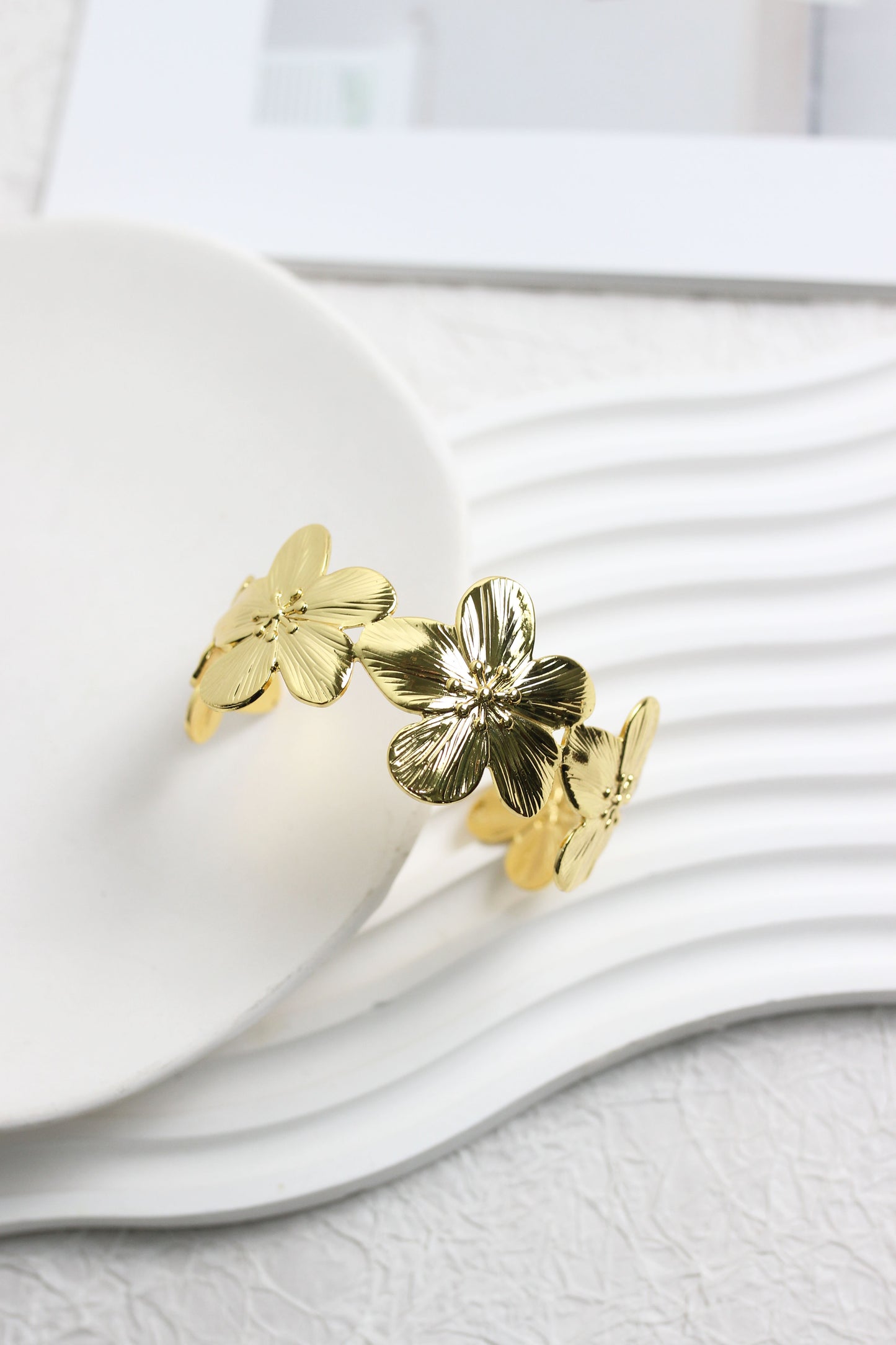 A2503MYZB45692 - Floral Open Cuff Bracelet