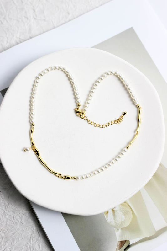 A2503MYZB85302 - Asymmetric Pearl & Gold Bar Necklace